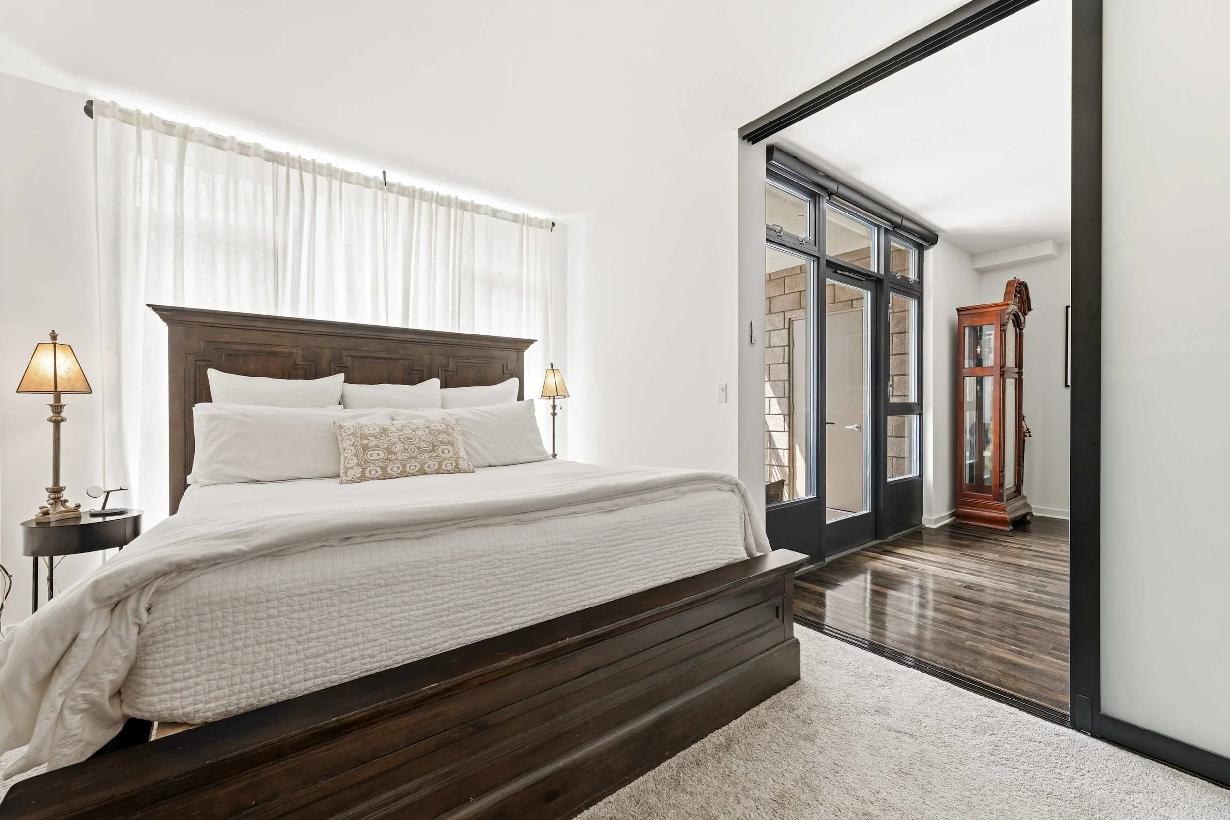 PL-4401-playa-vista-contemporary-condominium-023.jpg