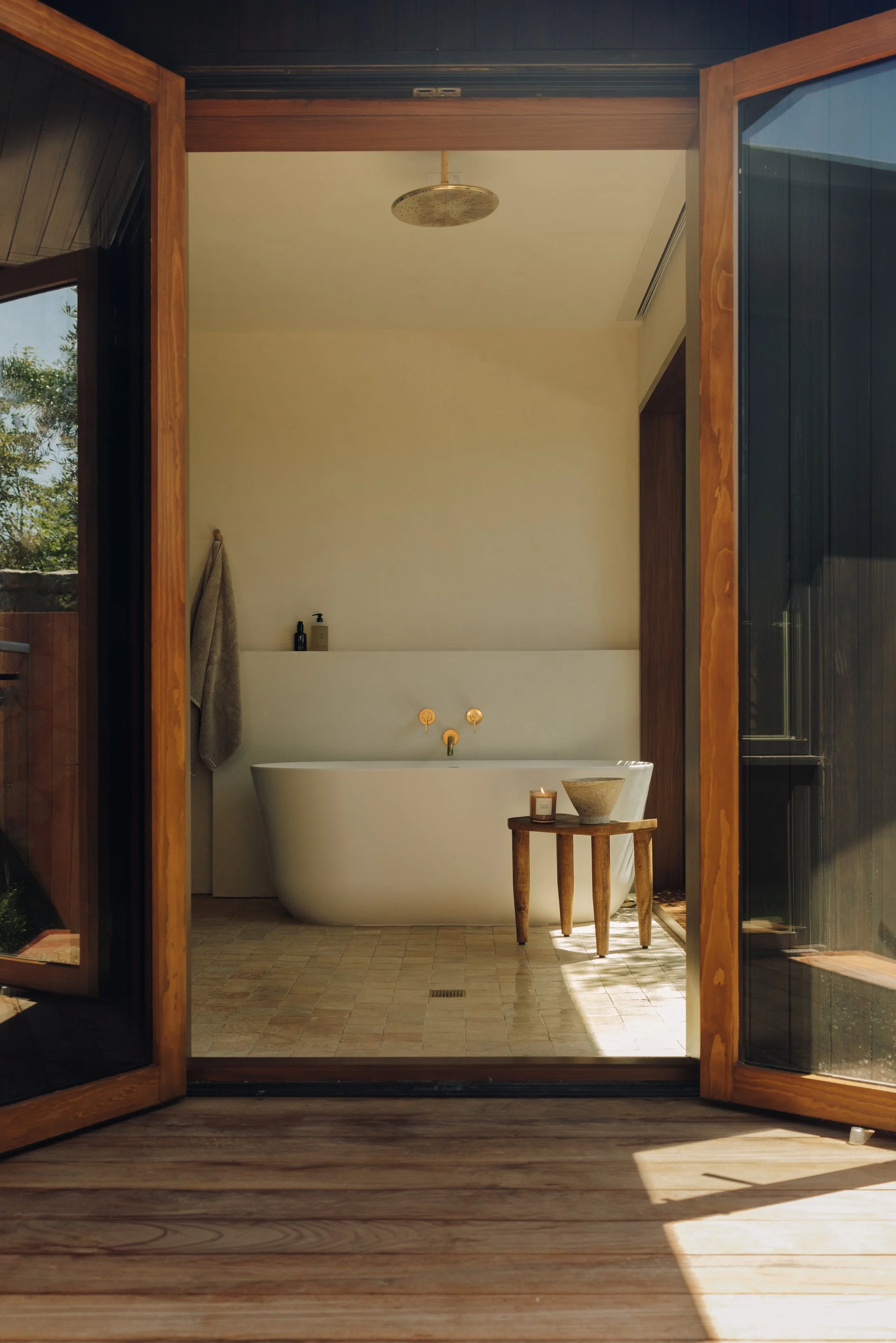 Bathroom opening onto the deck