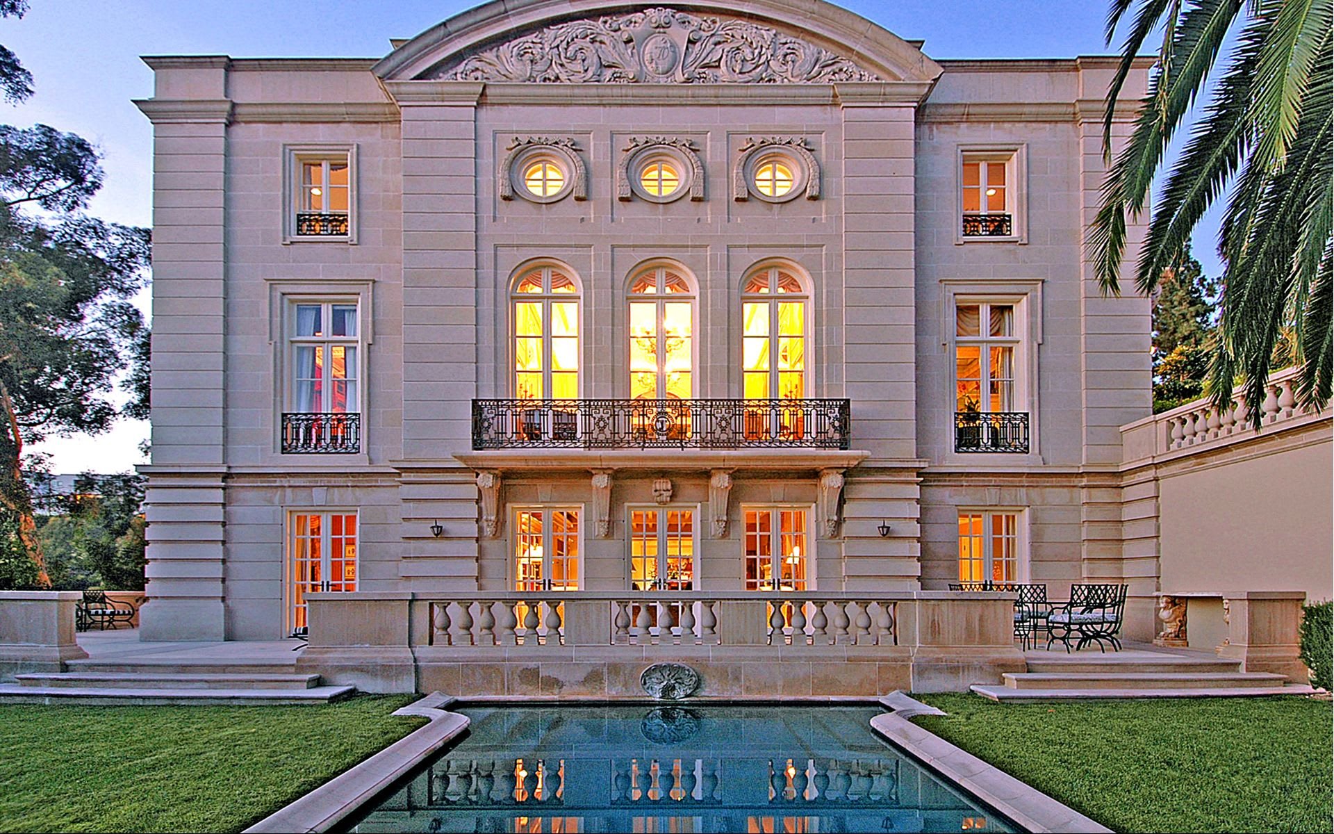 01_Exterior_Twilight.jpg