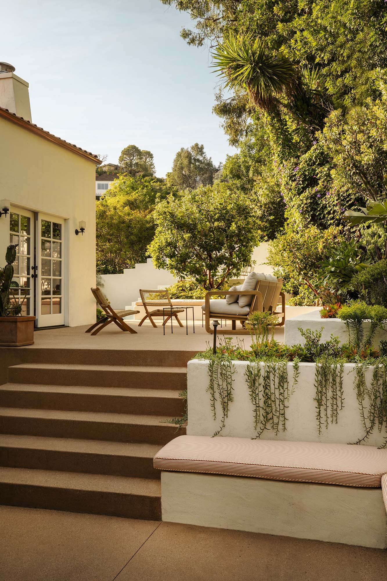 PL6014-032-patio-terrace-steps-trailing-plants-vertical.jpg