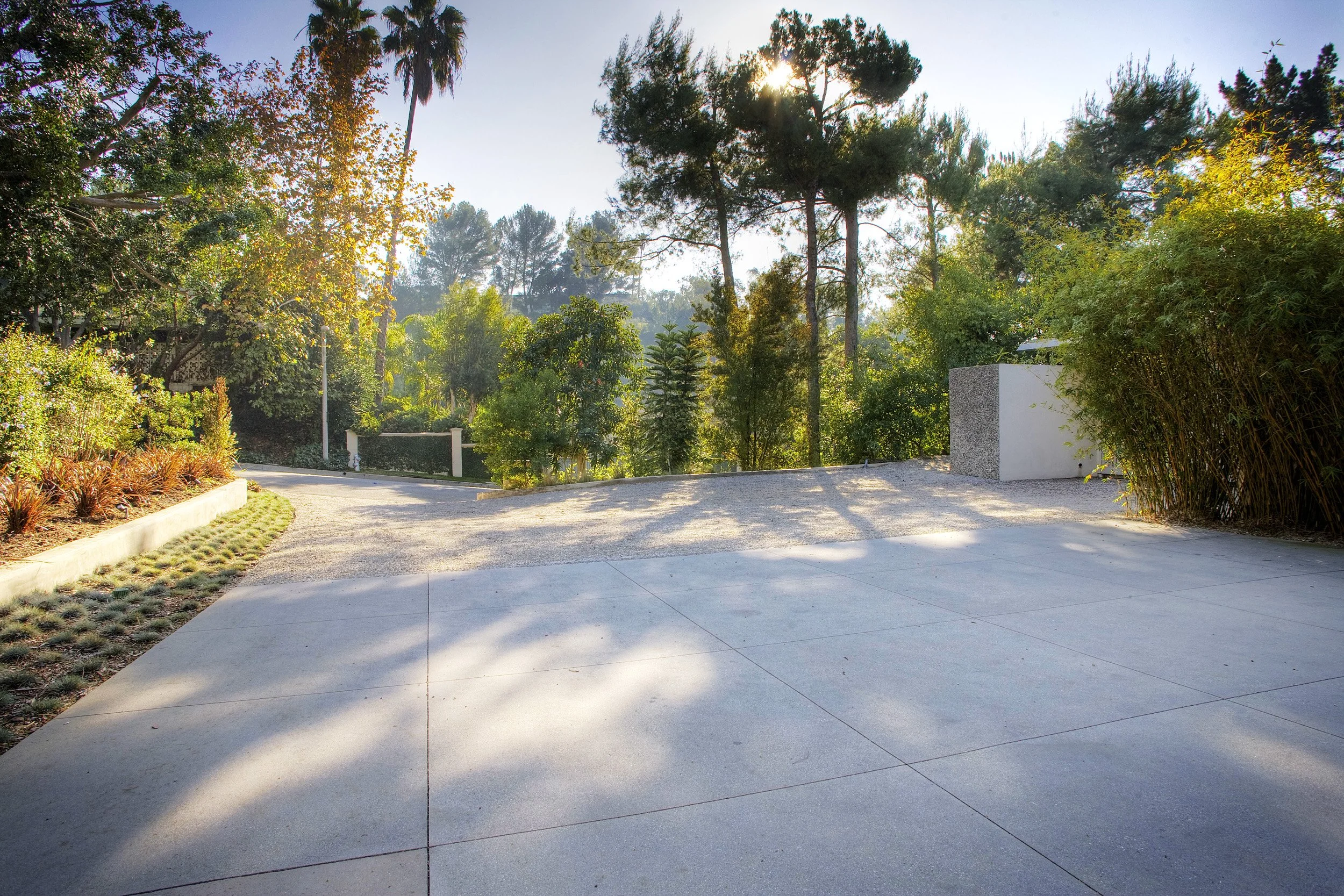 061-Simon-House-Driveway-Exterior-04.jpg