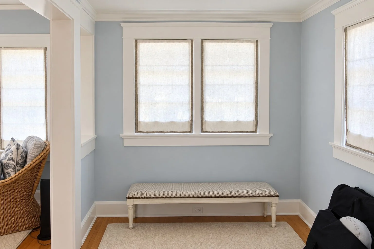 40_PL-4107_dressing-room-bench.jpg