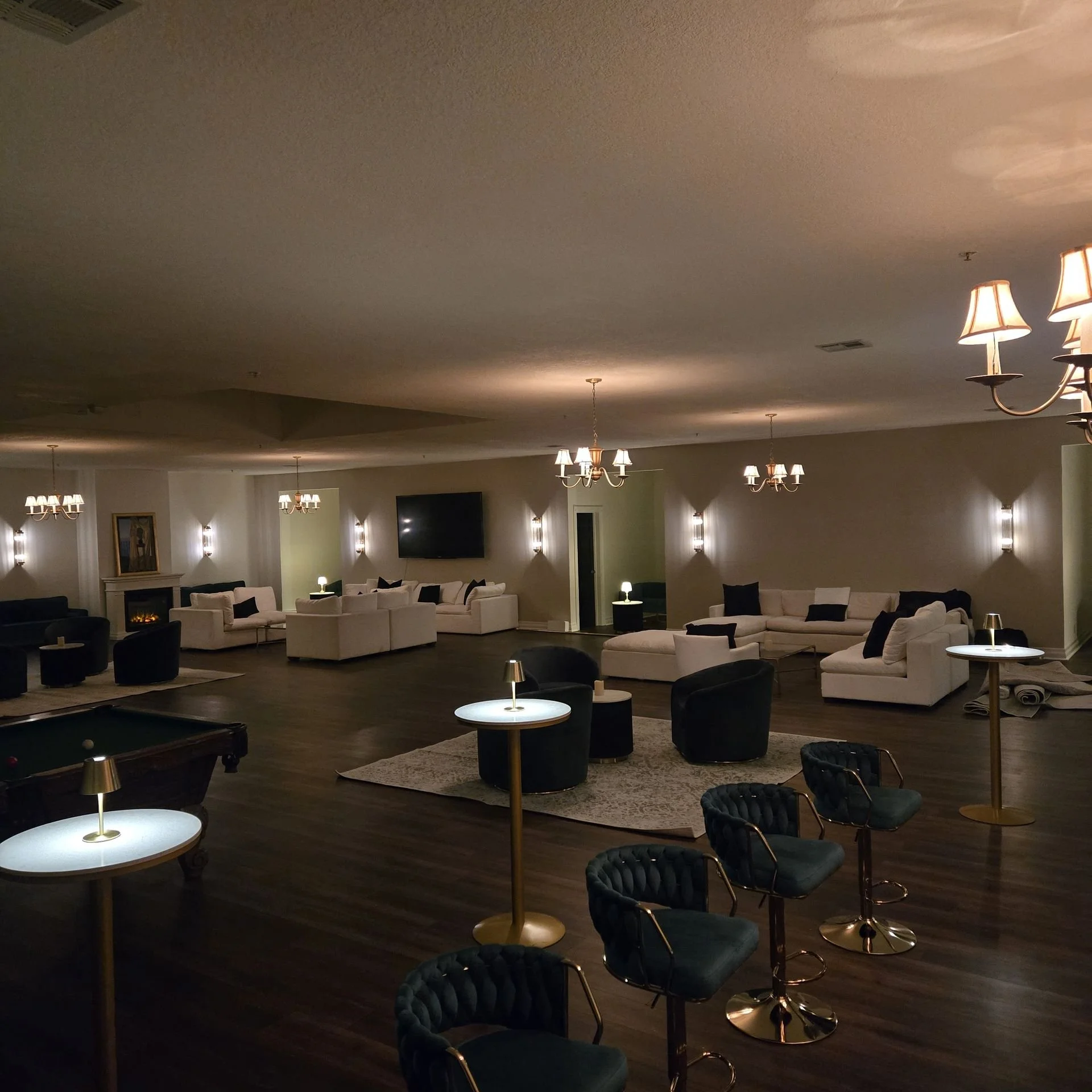14-entertainment-lounge.jpg