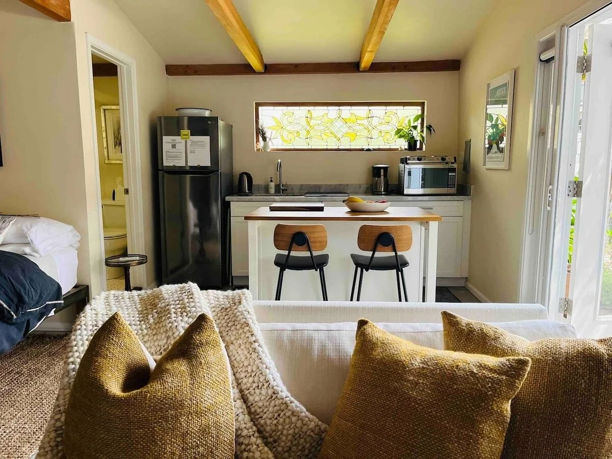PL-7003-larchmont-village-craftsman-guest-suite-005.jpg
