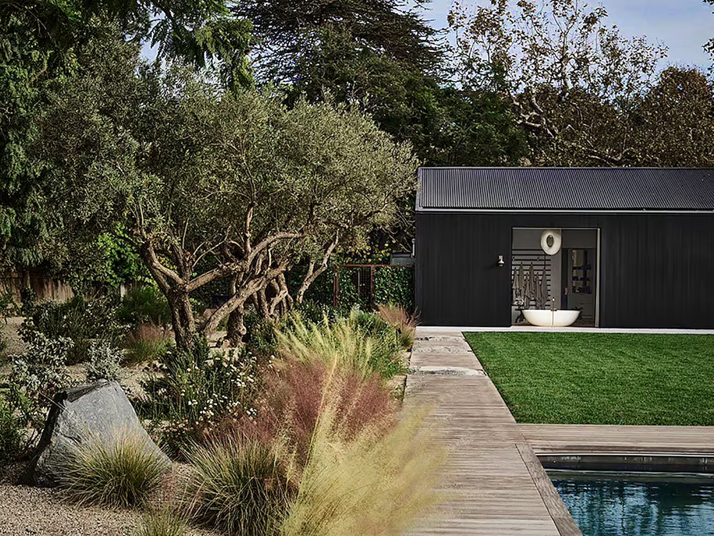 020-bonsall-malibu-farmhouse-reimagined-modern-lifestyle-1390x1043.png