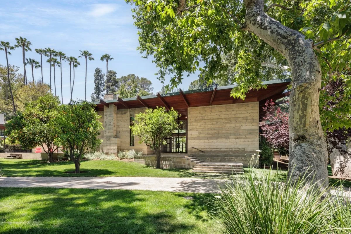 05_House_and_Grounds.jpg