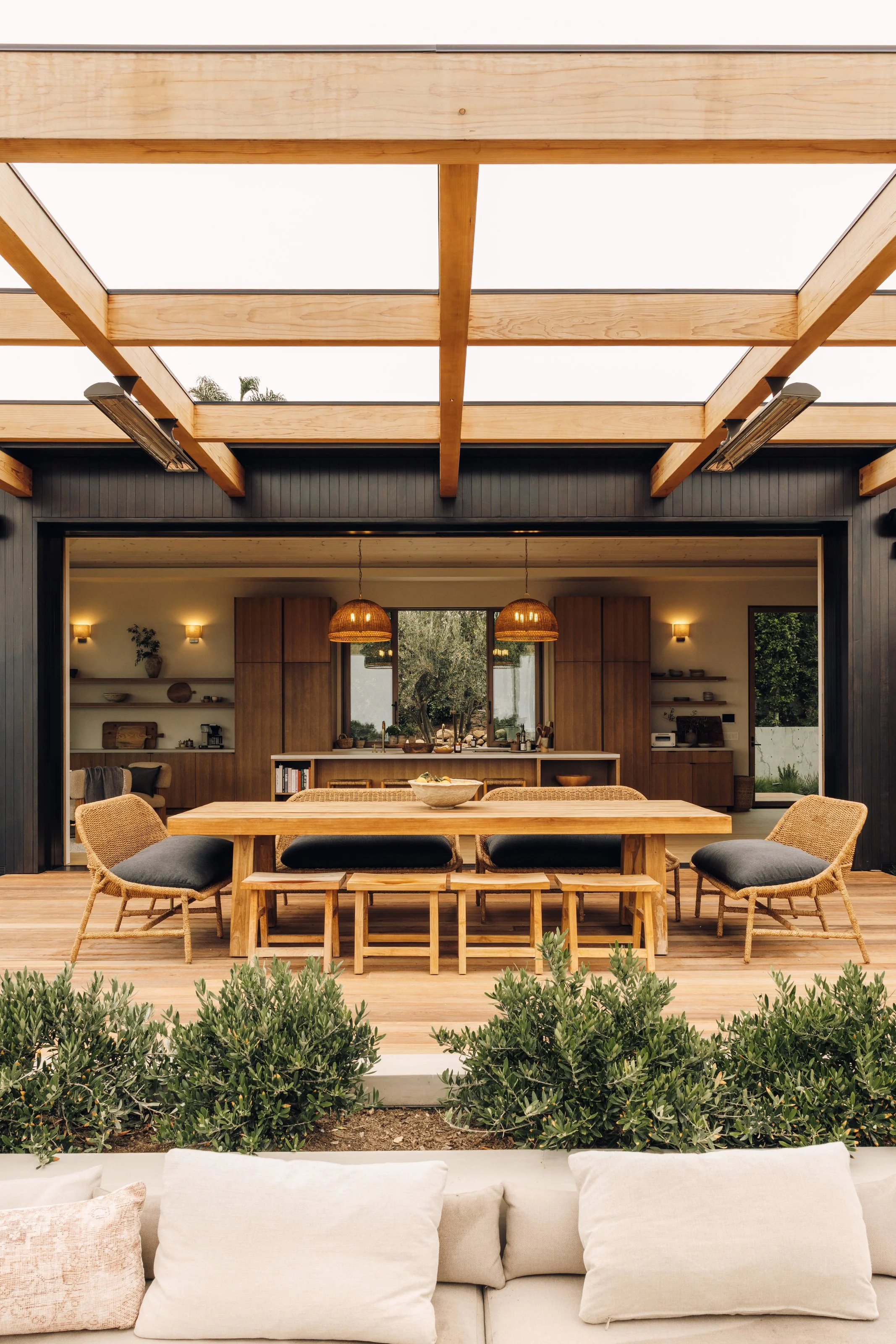 Pergola and outdoor dining from the lounge