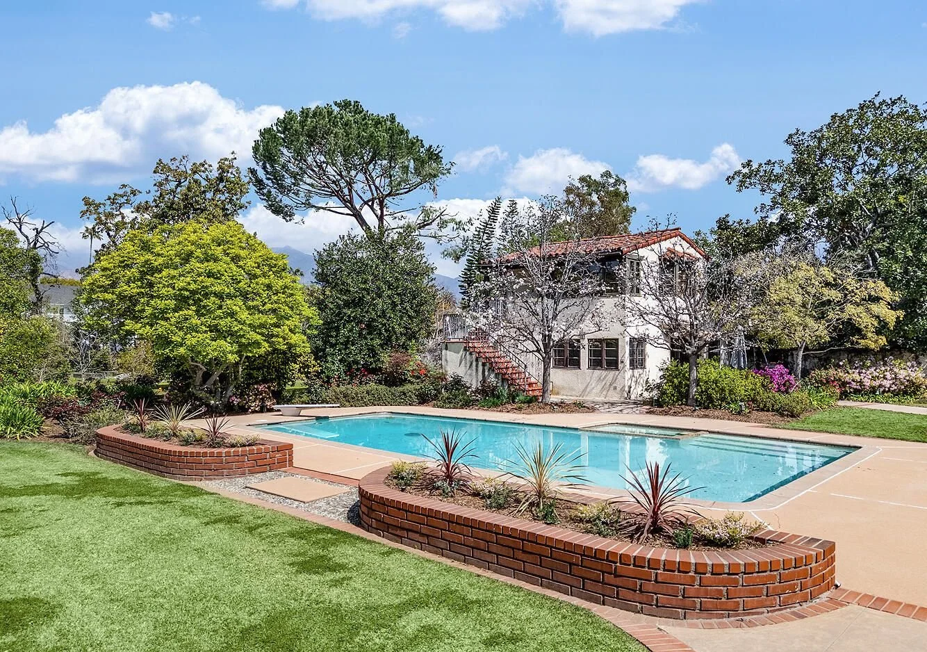 03_PL-4106_pool-wide-view.jpg