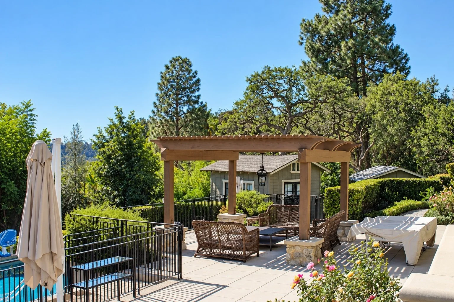 57_PL-4107_pool-terrace-overview.jpg
