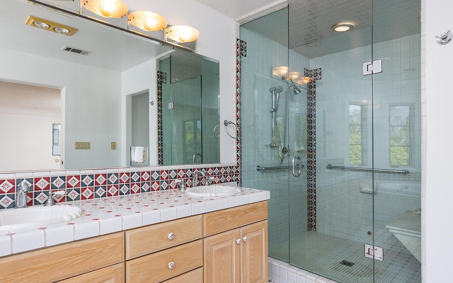 19_PL-4106_primary-bathroom.jpg