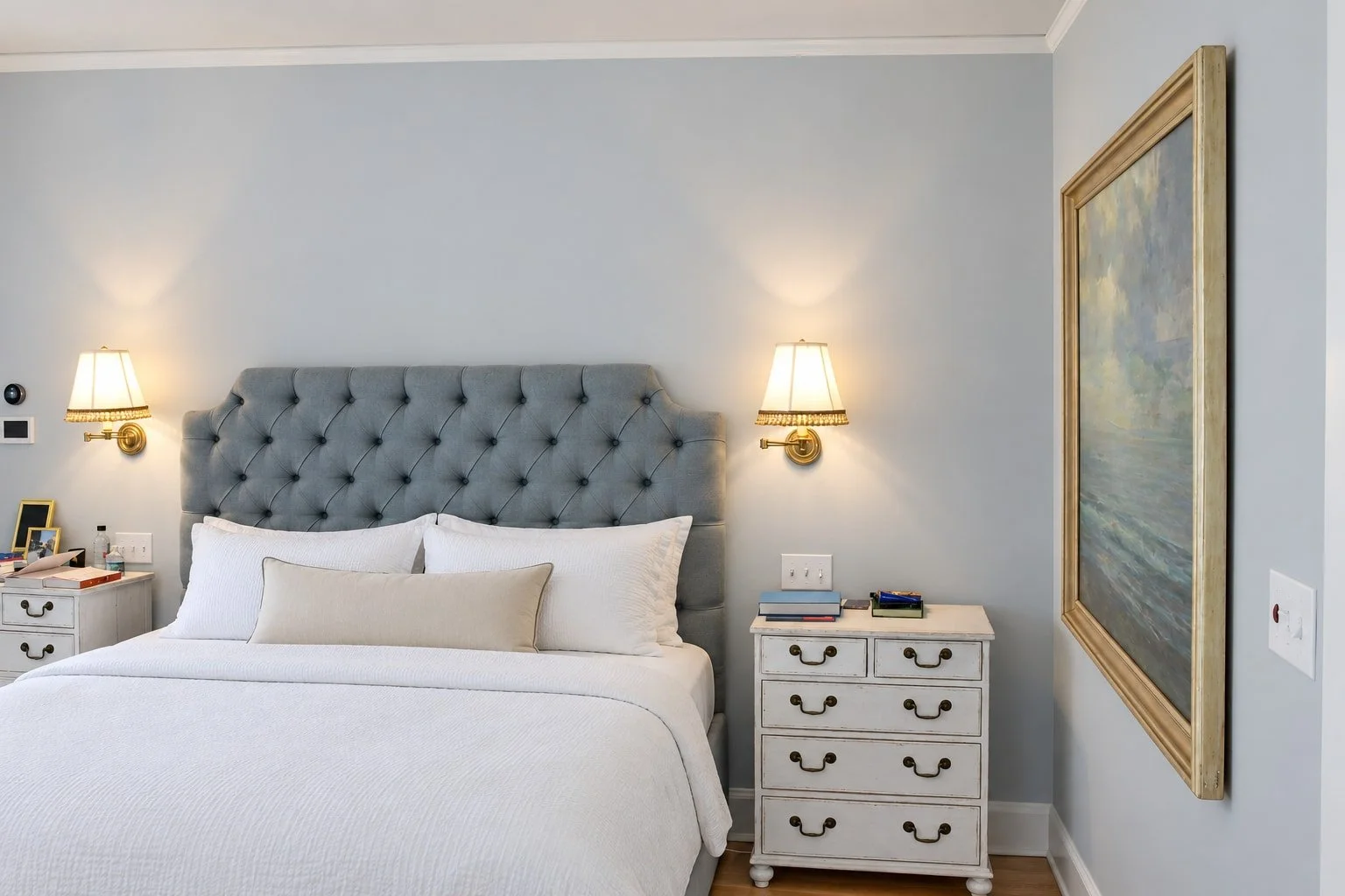 41_PL-4107_primary-bedroom-bed-wall.jpg