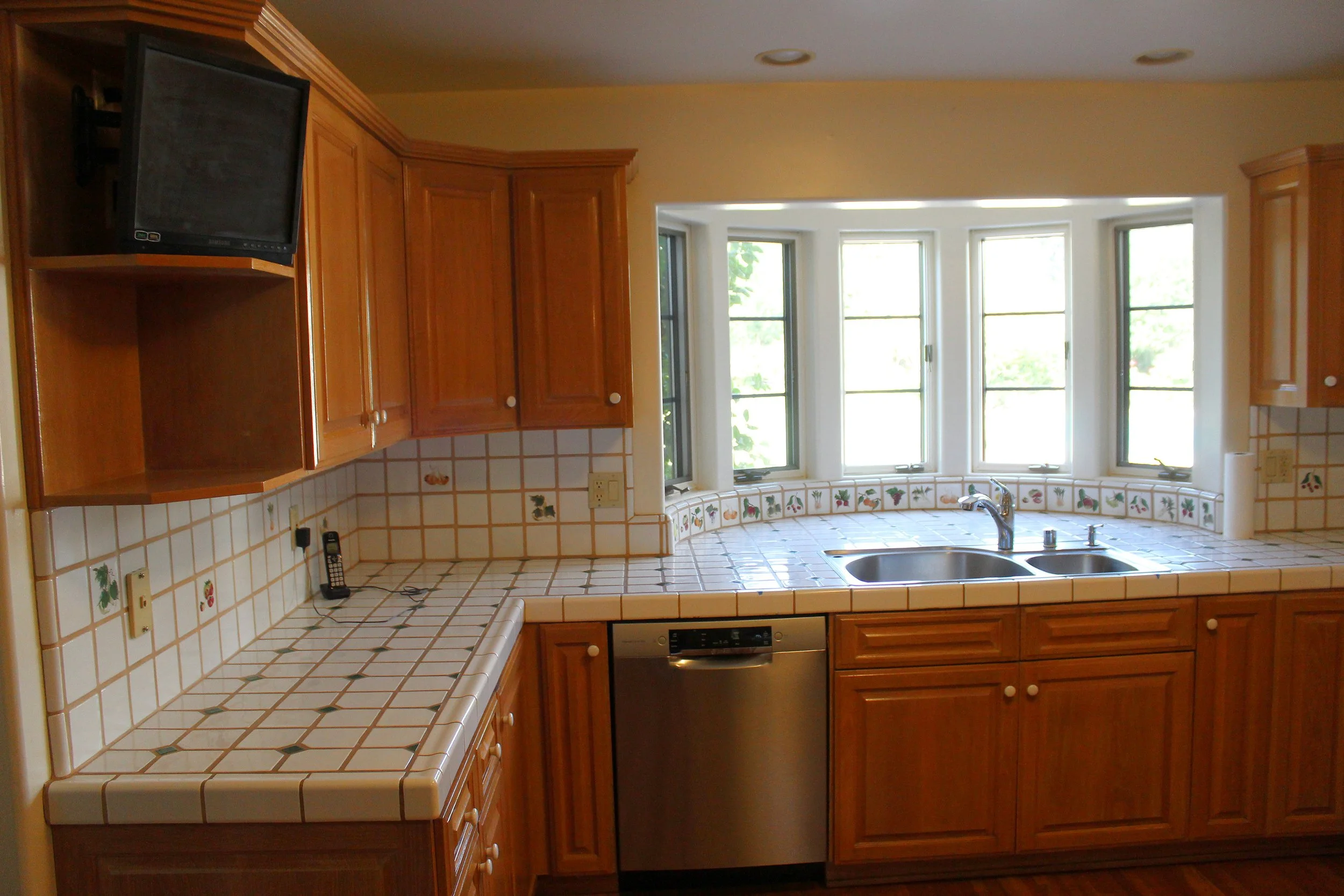 11_PL-4106_kitchen-window.jpg