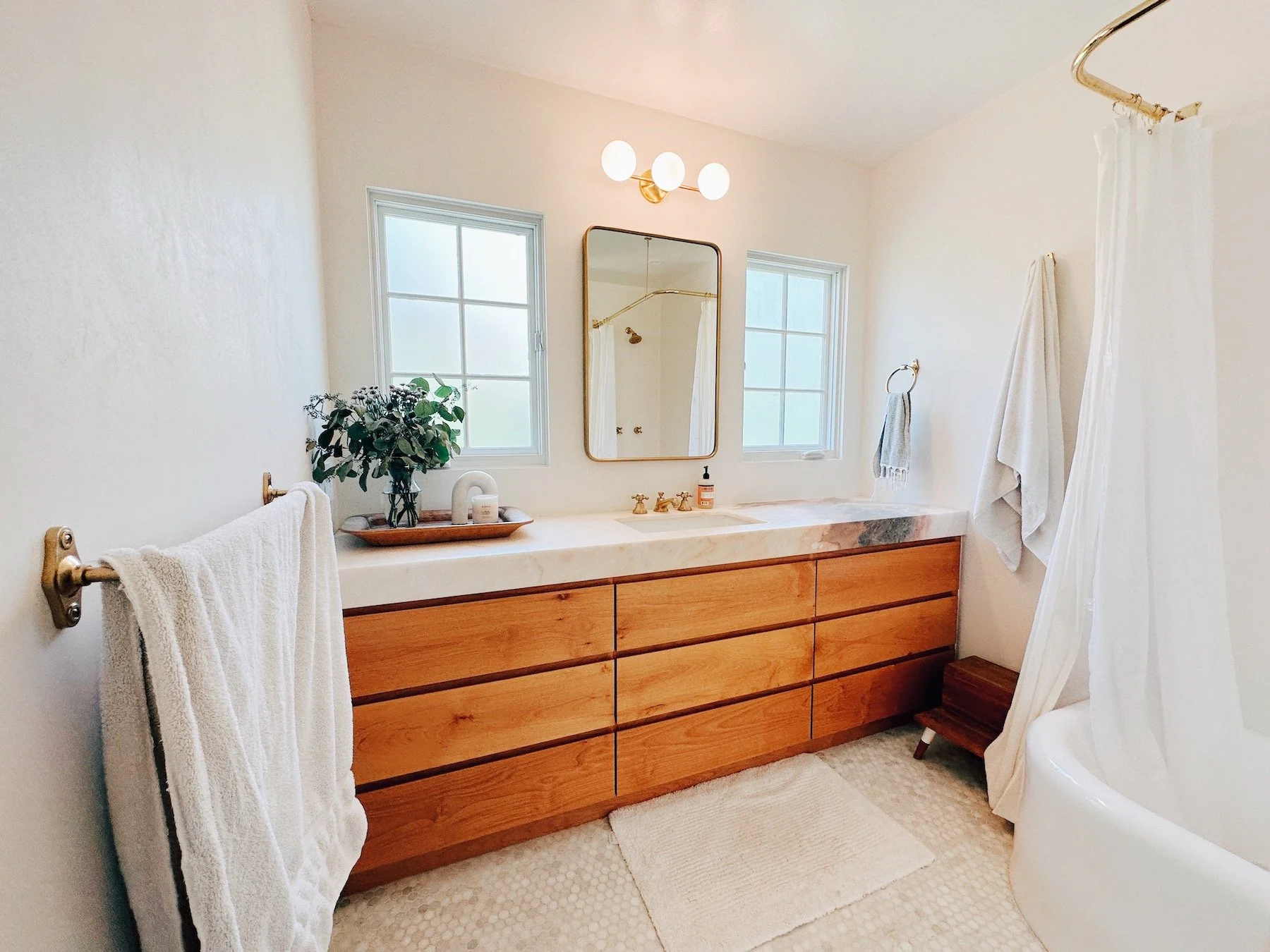 Bathroom — tub and vanity