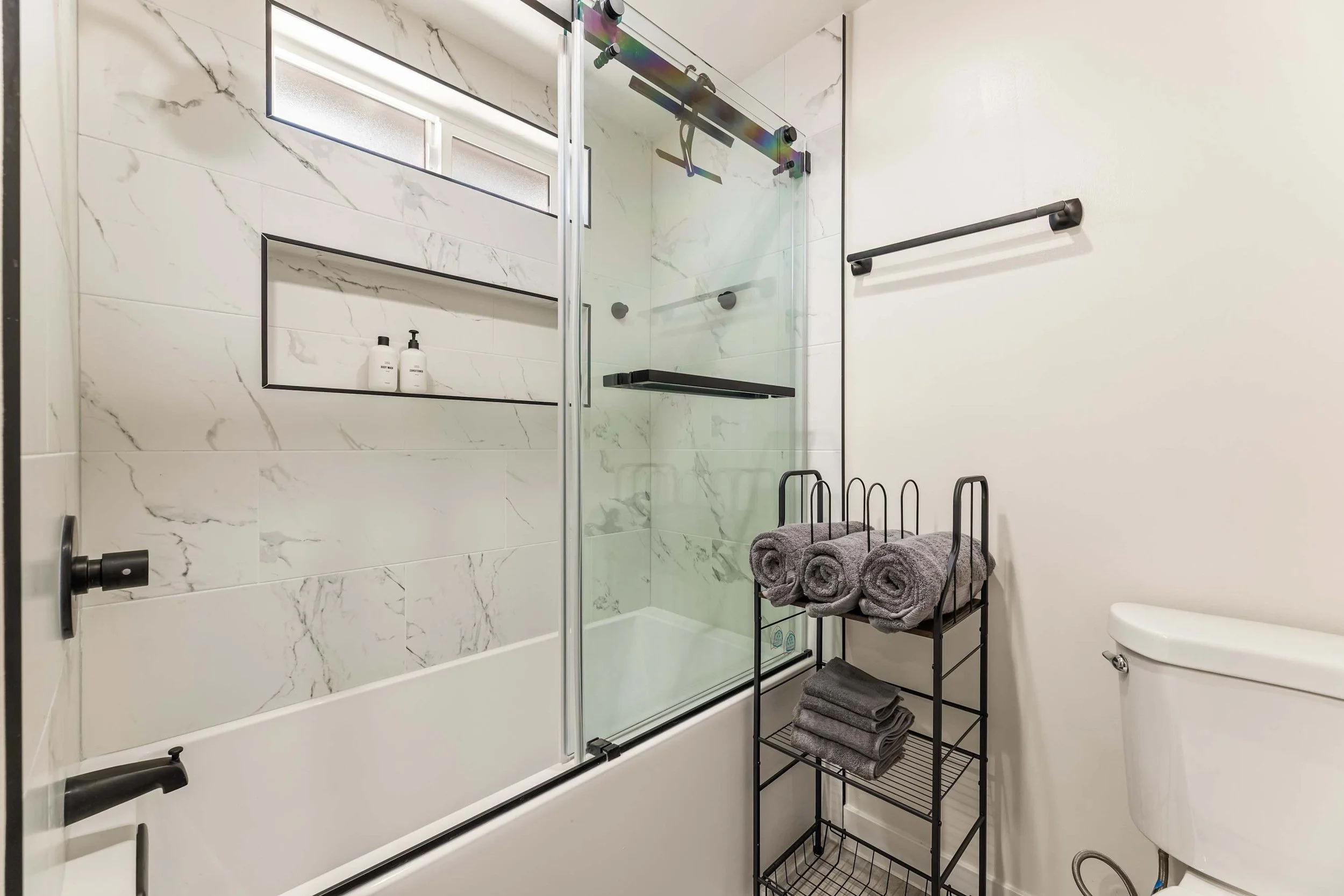 PL-7701-eagle-rock-warm-contemporary-026.jpg
