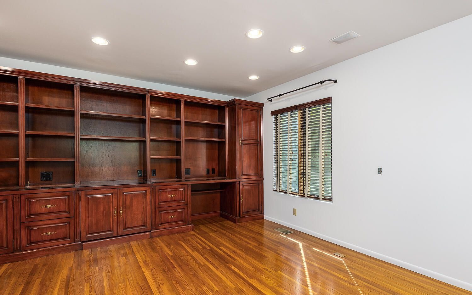 14_PL-4106_library-built-ins.jpg