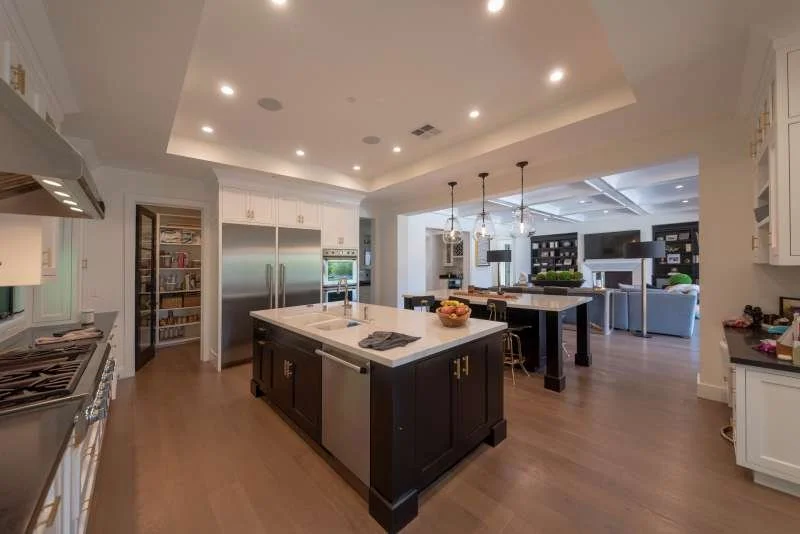 Collins-29-kitchen3.jpg