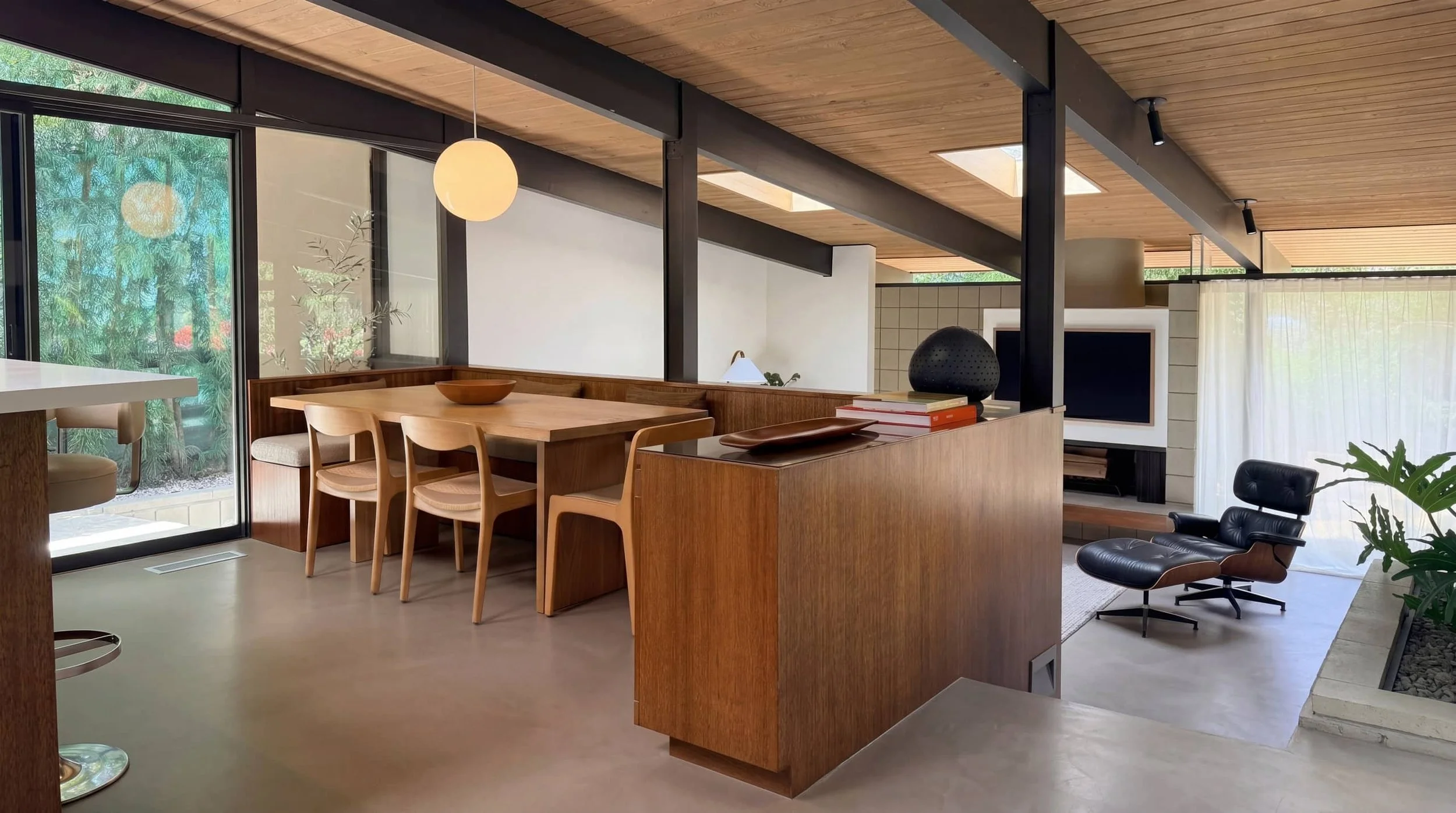 09_dining_area_image_2.jpg