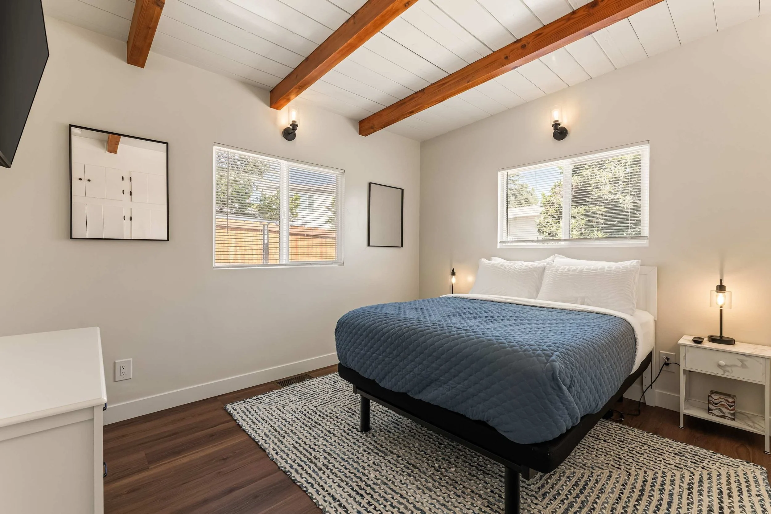 PL-7701-eagle-rock-warm-contemporary-013.jpg