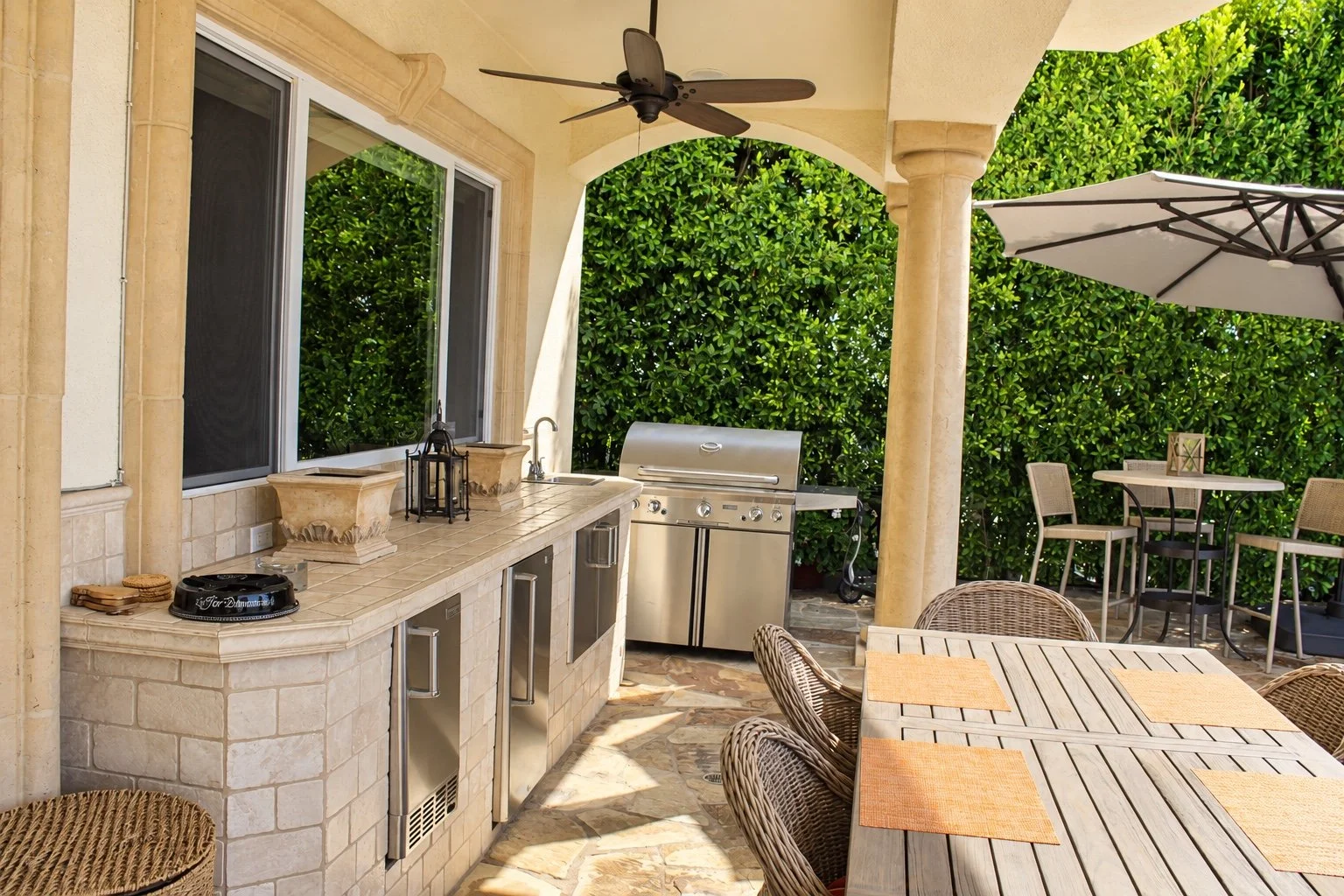 41-outdoor-kitchen-detail.jpg