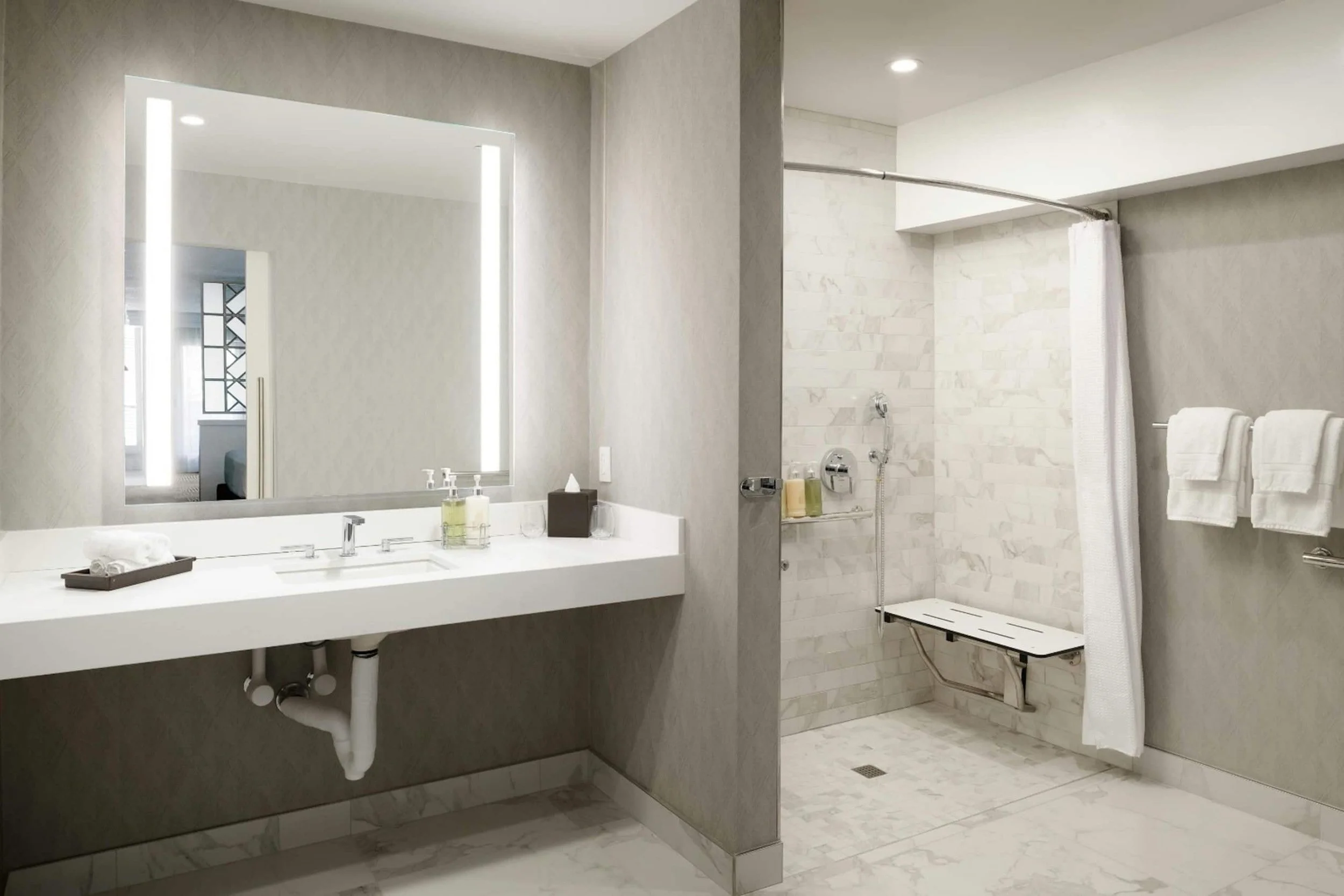 PL-6102-west-hollywood-boutique-hotel-suite-010.jpg