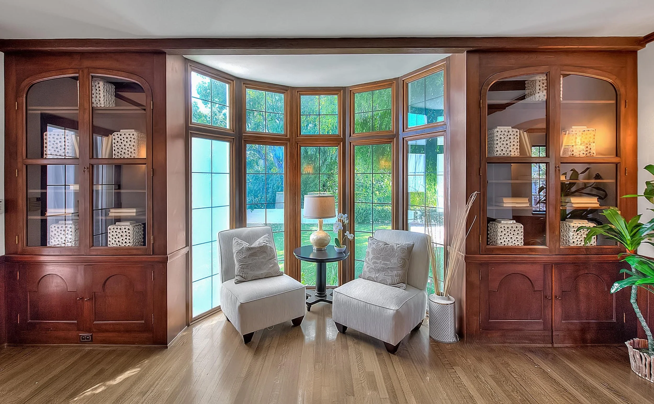 PL4102-005-bay-window-sitting-area.jpg