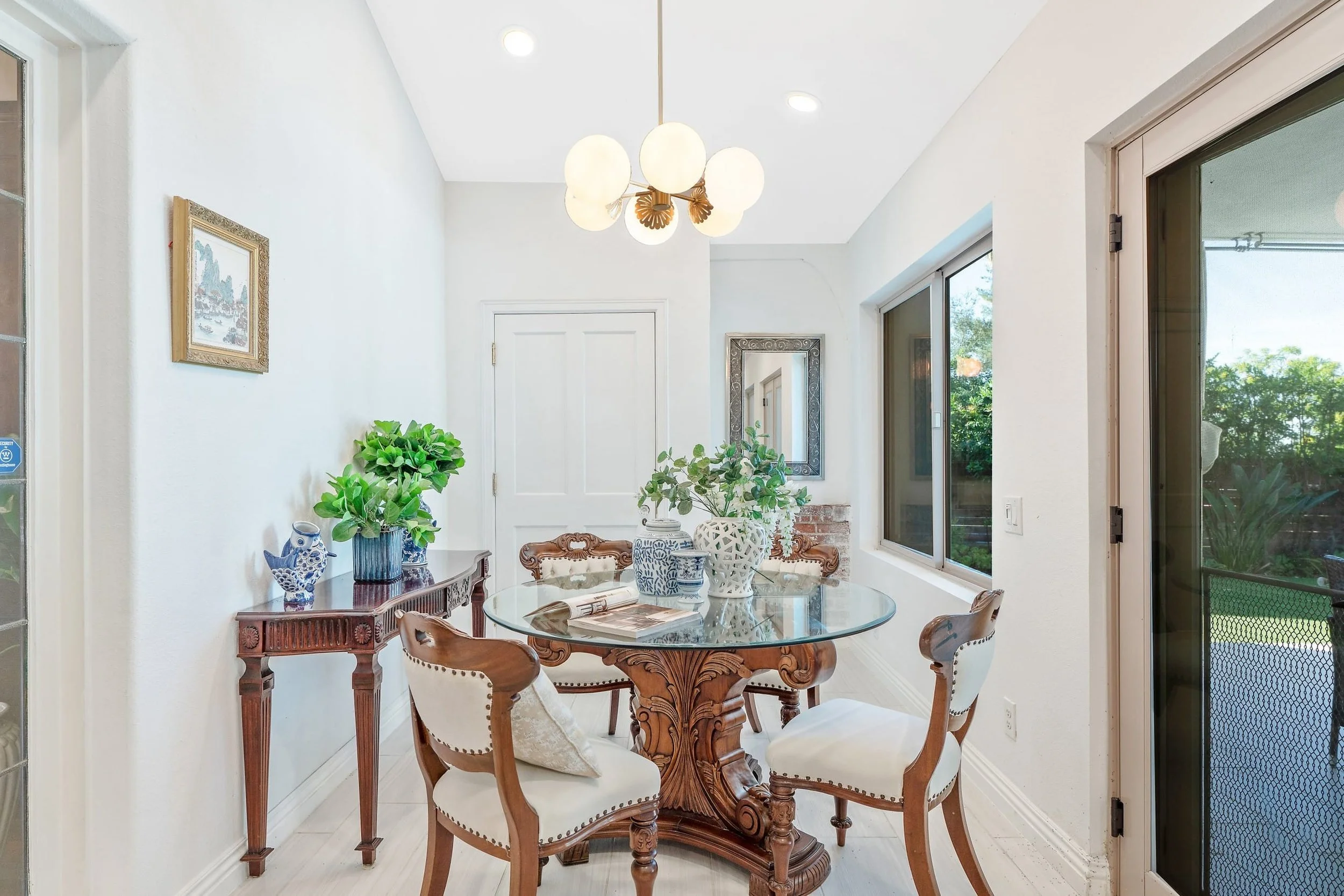 PL4102-045-sunroom-dining-area.jpg