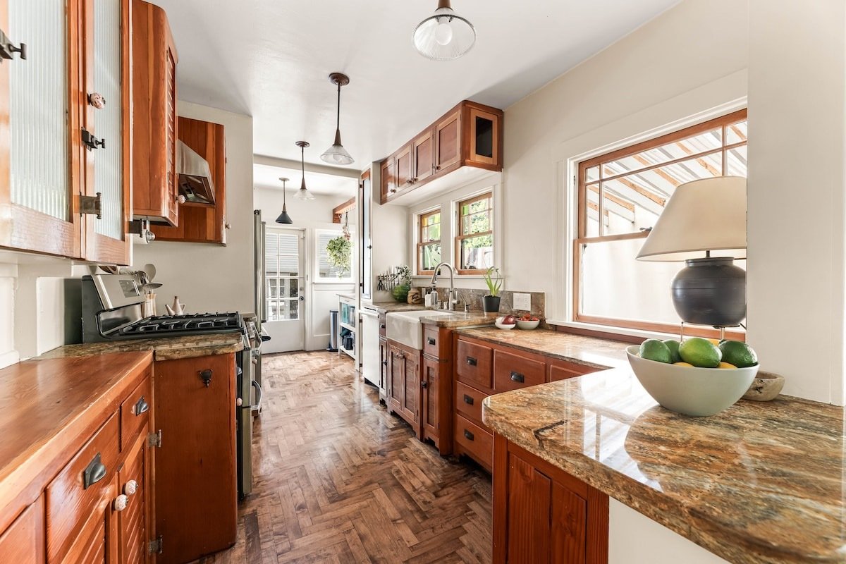PL-6101-west-hollywood-historic-craftsman-003.jpg