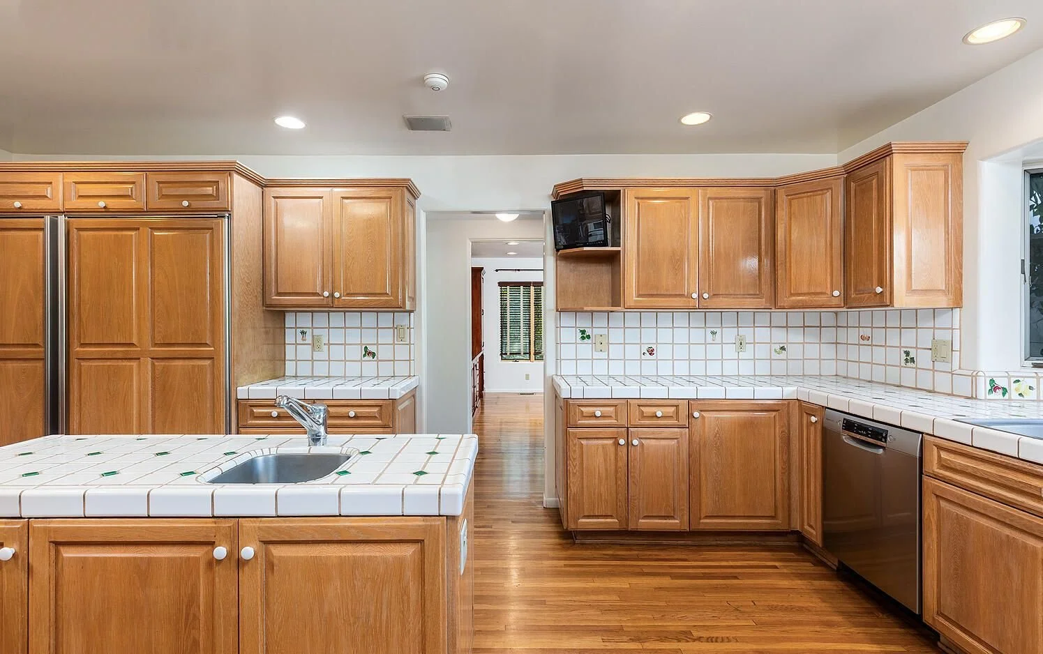 13_PL-4106_kitchen-reverse.jpg