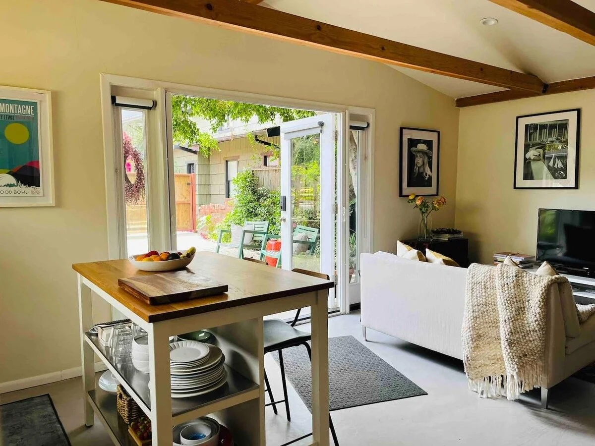 PL-7003-larchmont-village-craftsman-guest-suite-019.jpg