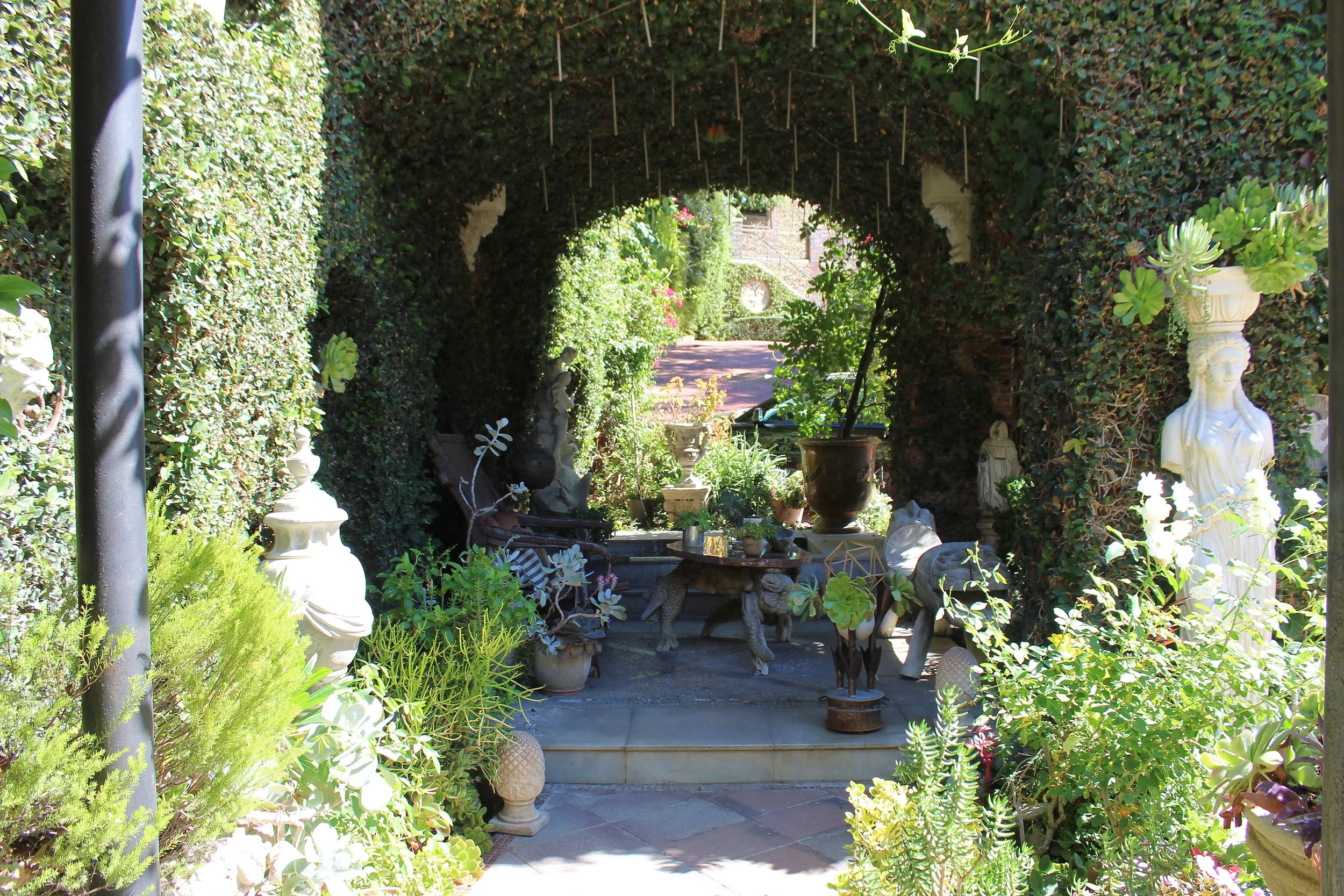 20_PL-3802_ivy-covered-loggia.jpg