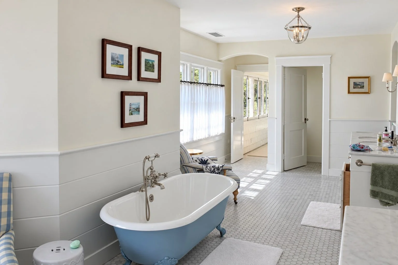12_PL-4107_primary-bathroom-blue-bathtub.jpg