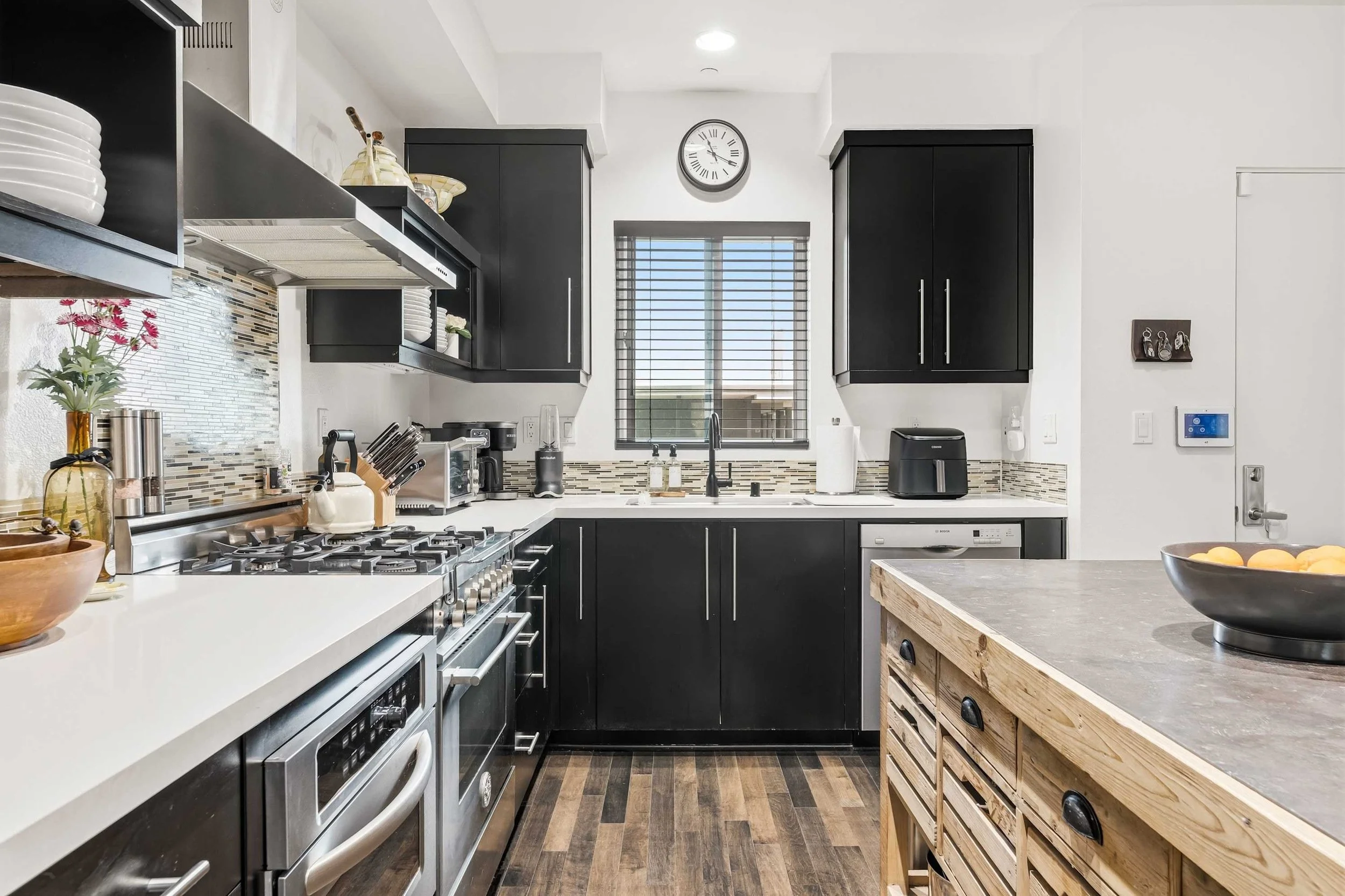 PL-4401-playa-vista-contemporary-condominium-026.jpg