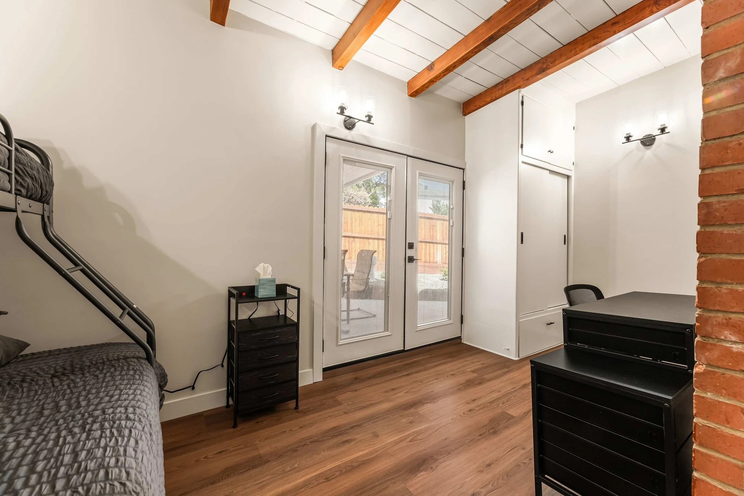 PL-7701-eagle-rock-warm-contemporary-019.jpg