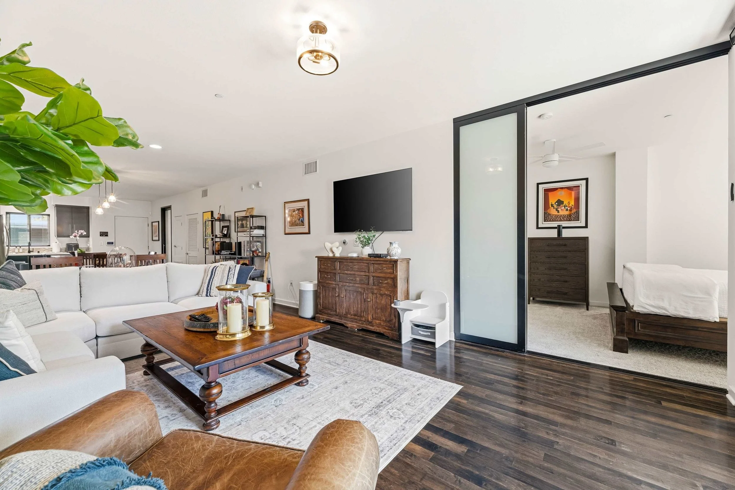 PL-4401-playa-vista-contemporary-condominium-035.jpg