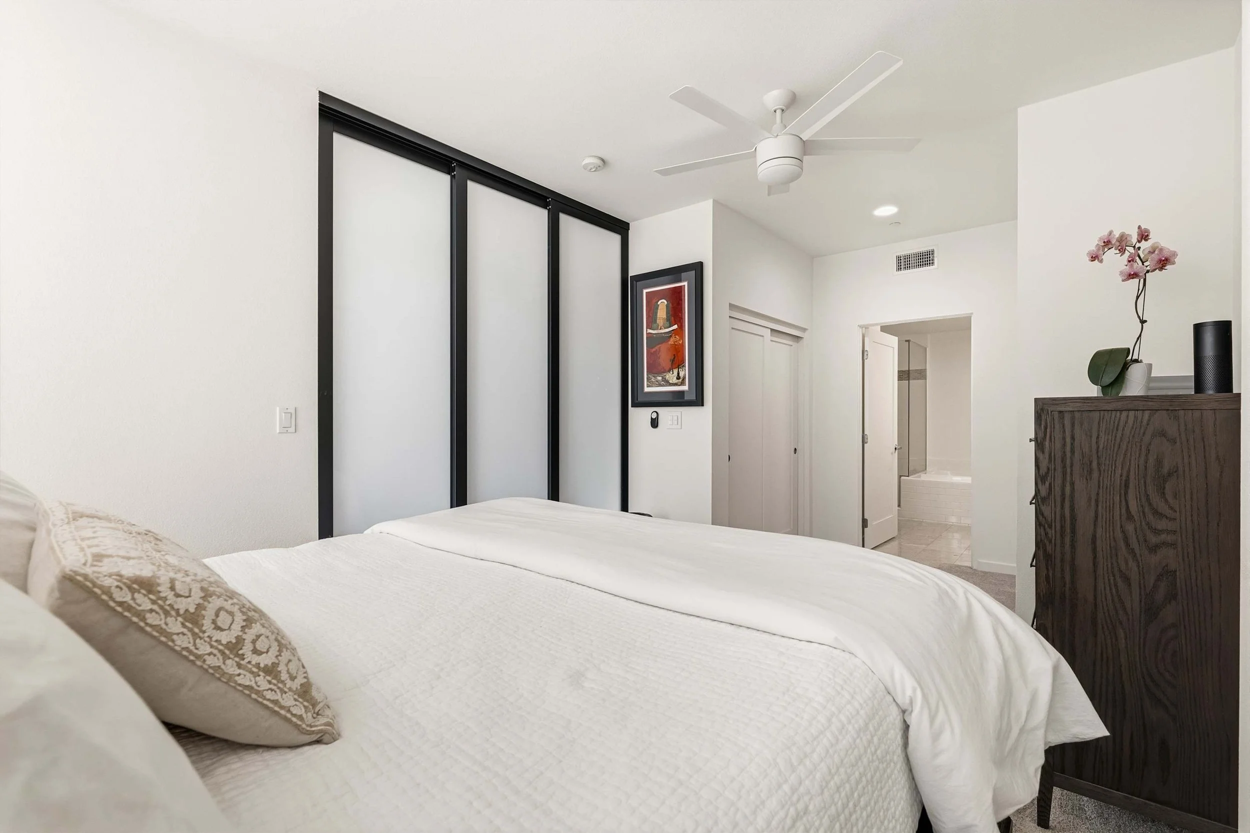 PL-4401-playa-vista-contemporary-condominium-021.jpg
