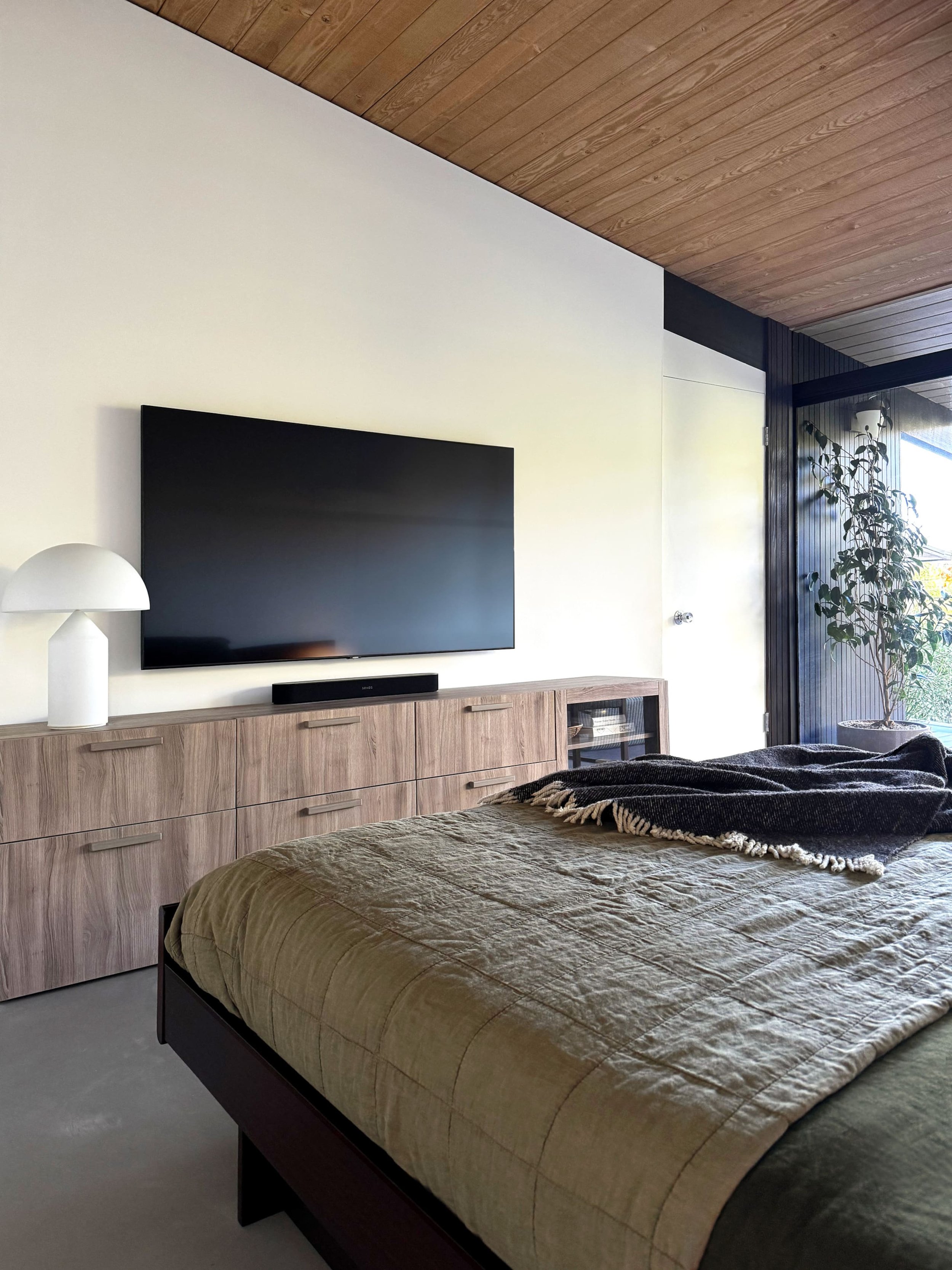 11_california_king_bed.jpg