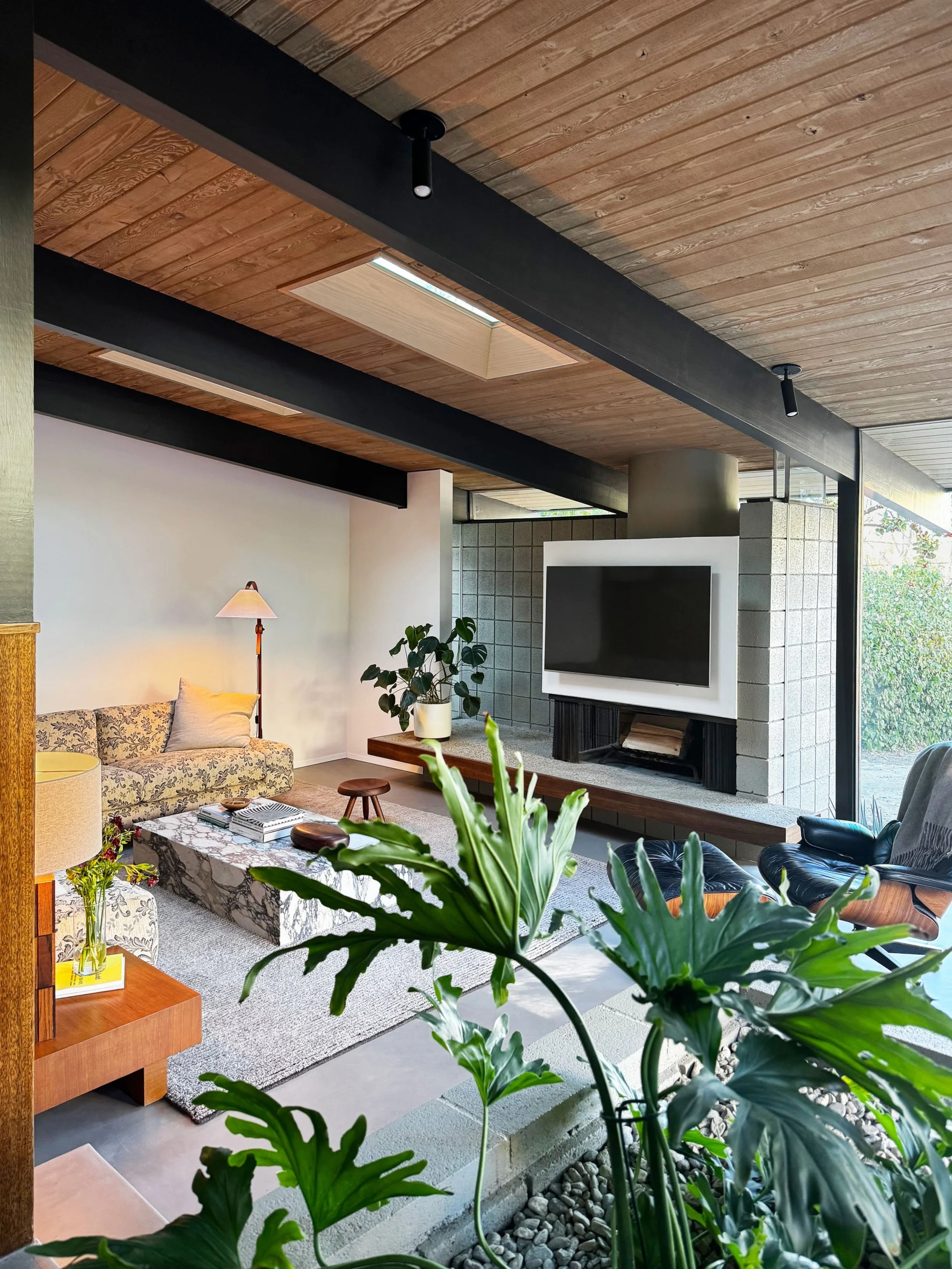 02_living_room_image_2.jpg