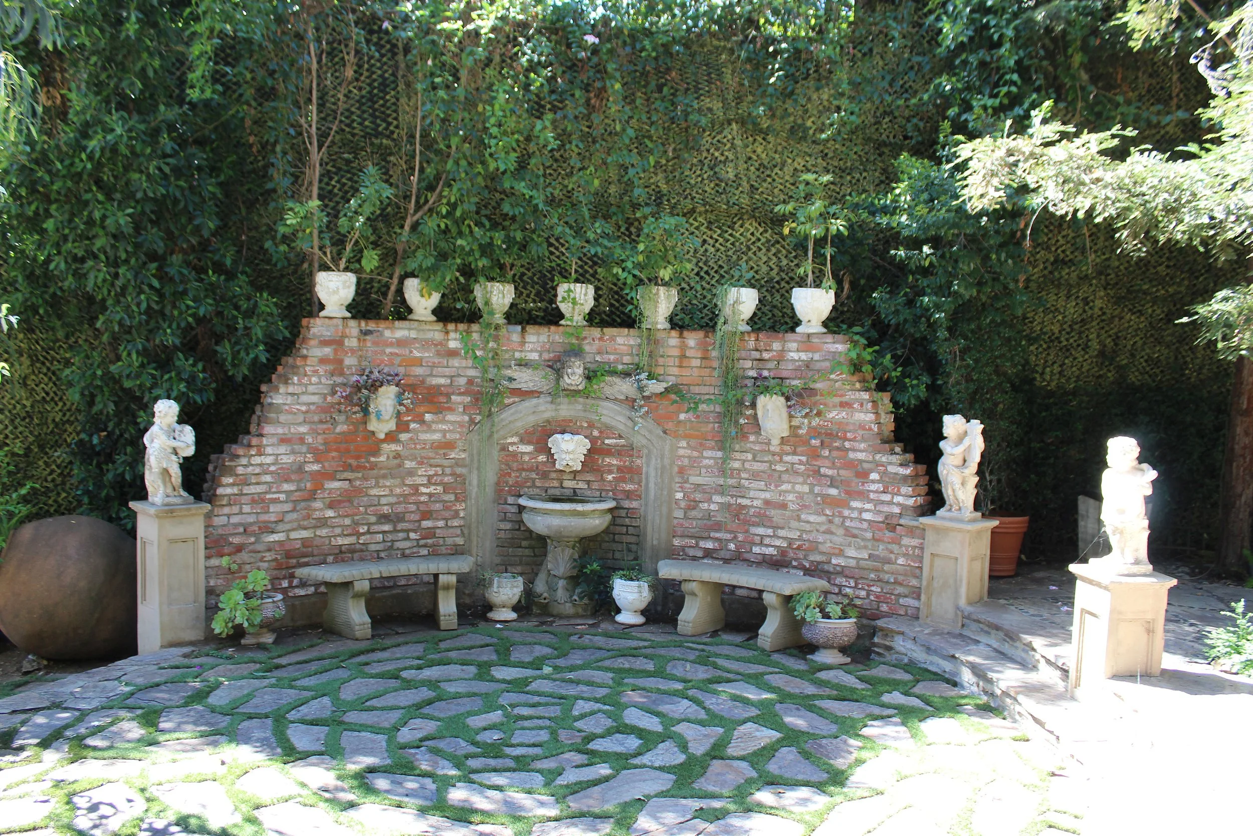 29_PL-3802_sculpture-courtyard.jpg