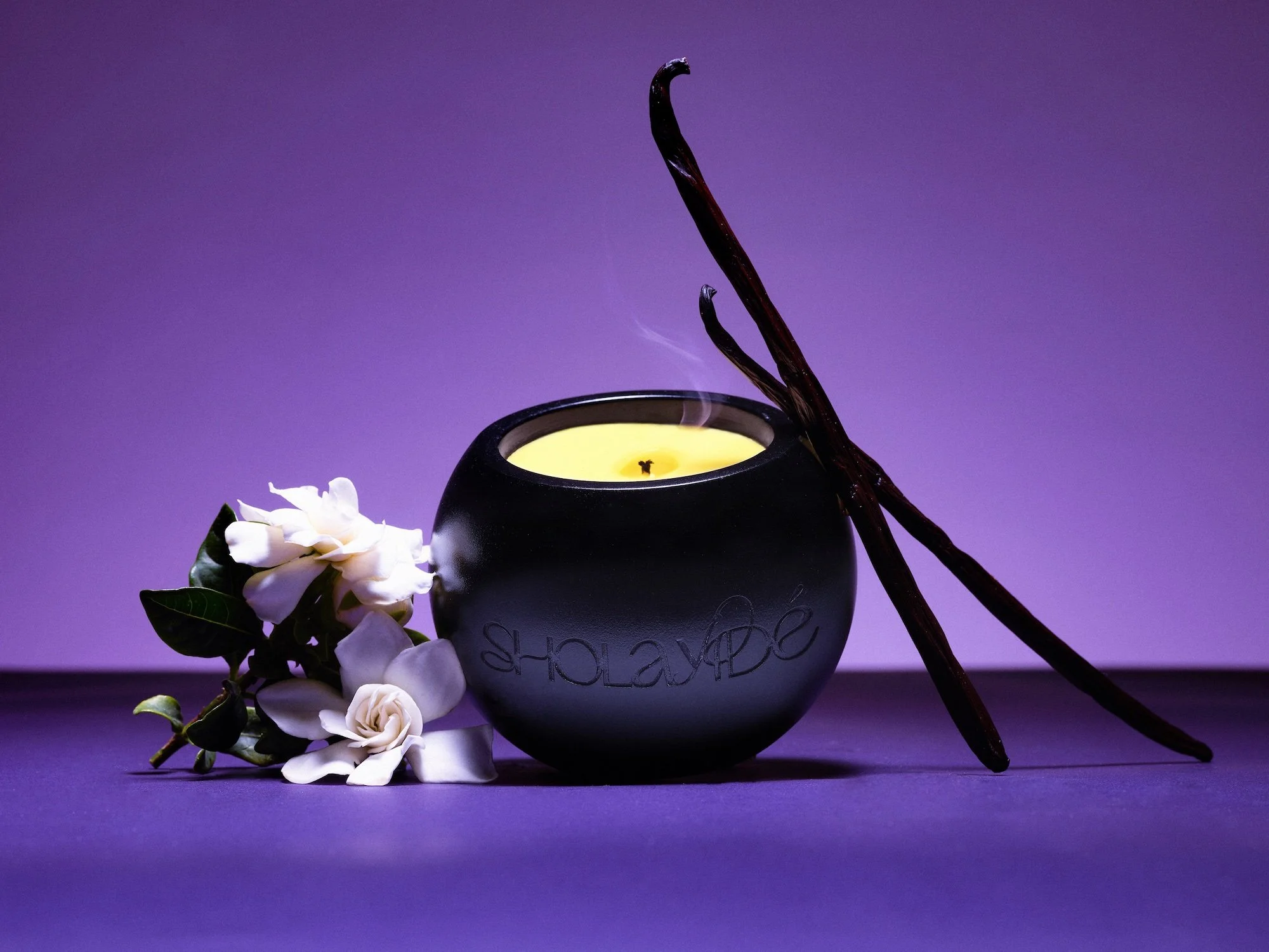sholayide-praised-candle-home-aroma.jpg