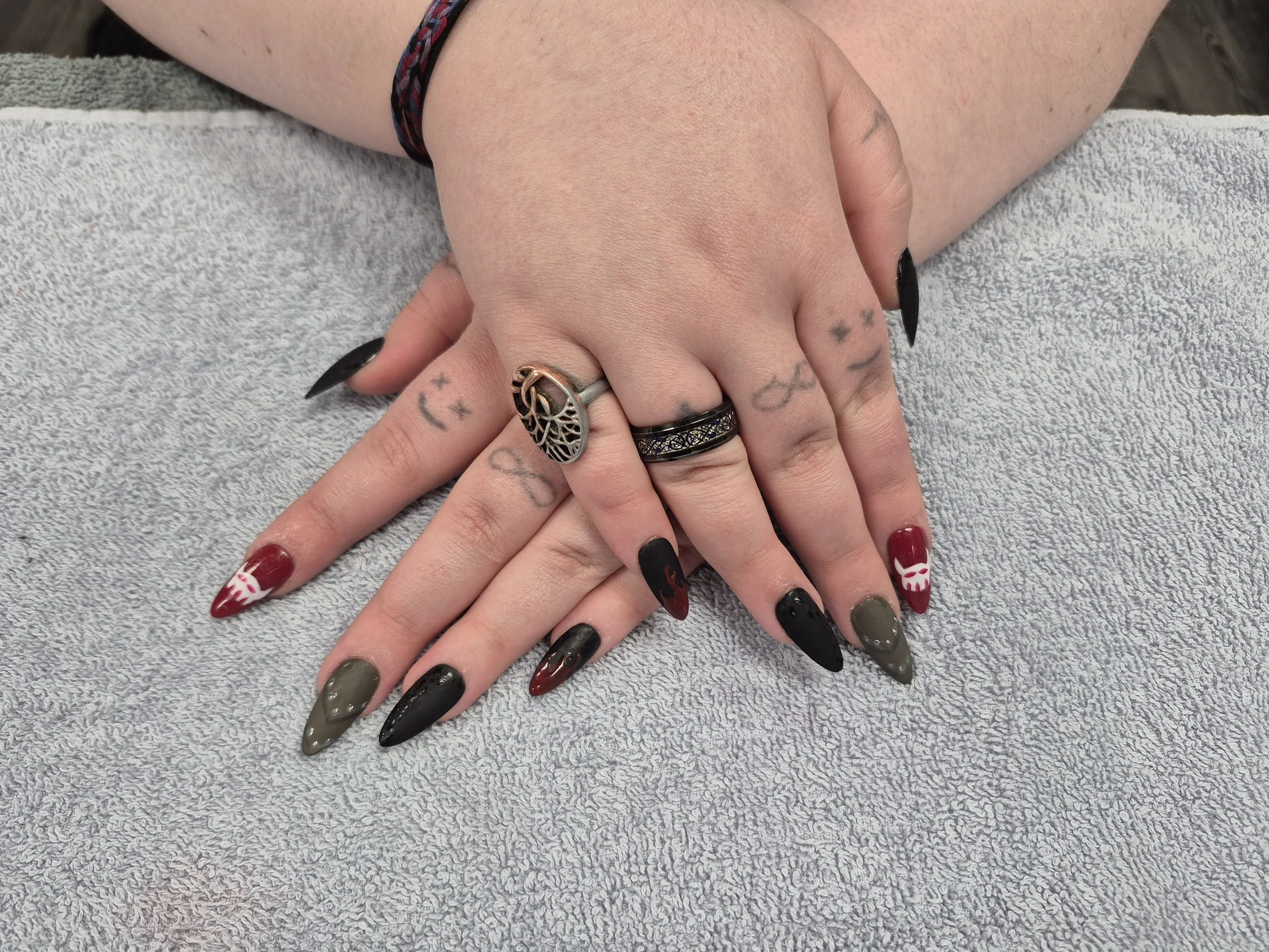 A full set of How To Train Your Dragon inspired nails. Created with gel polish and a mix of glossy and matte finishes.