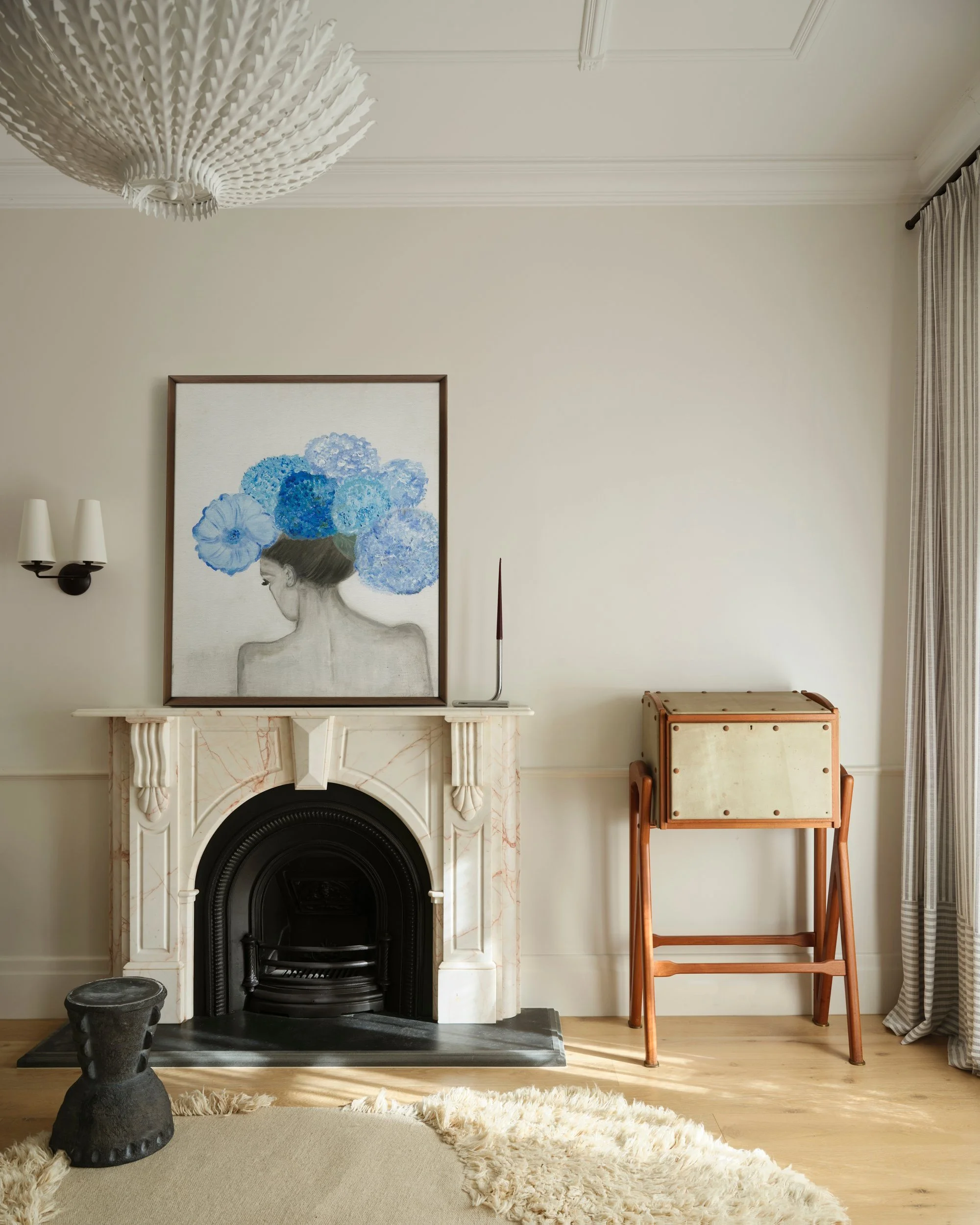 jordanna-swiatlo-madam-bleu-02-marble-fireplace.jpg
