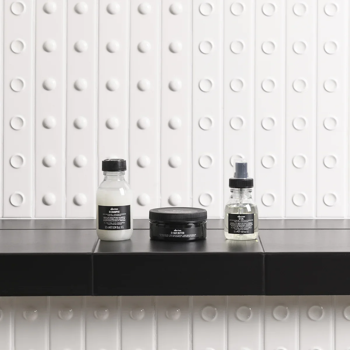 Davines-oi-travel-routine-shampoo-butter-oil-situational_2000x.webp
