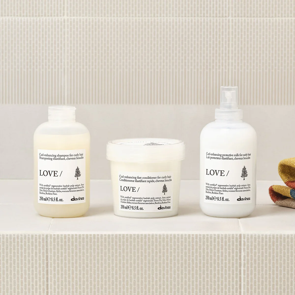 Davines-70110UCL-LOVE-CURL-SH-250ML-8004608300670-SITUATIONAL-1_2000x.webp