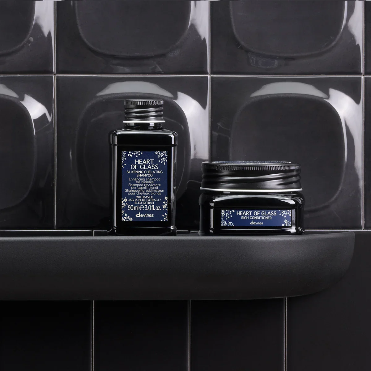 Davines-Heartofglassgroupage-72047-silkening-chelating-shampoo-90ml-72048-rich-conditioner-90ml-situational-NOBADGE_2000x.webp