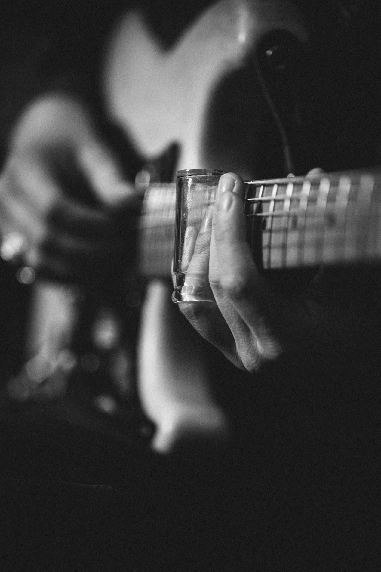 Guitar_0002_BW.png