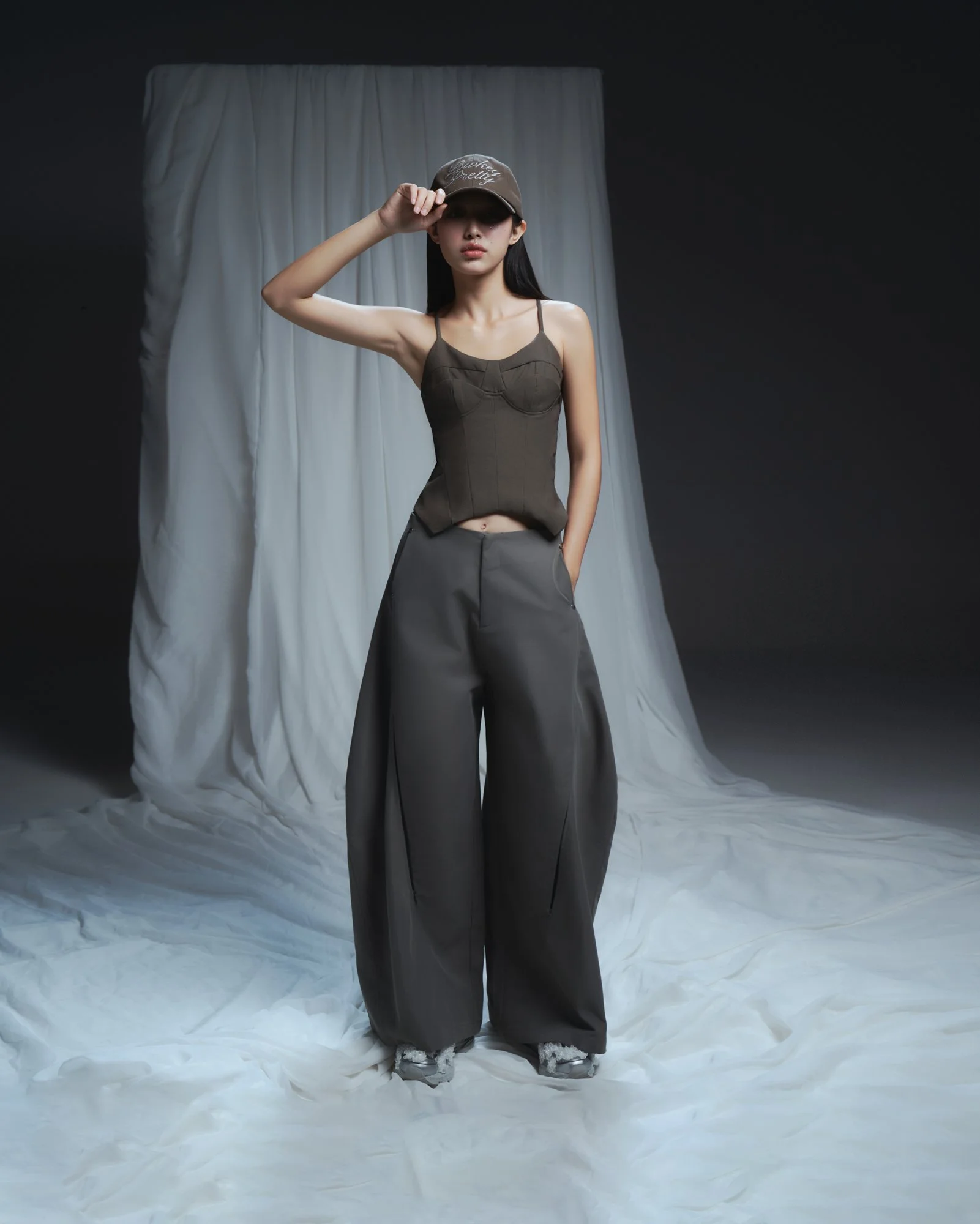 20221106-Ludovic pants (grey) 4.jpg