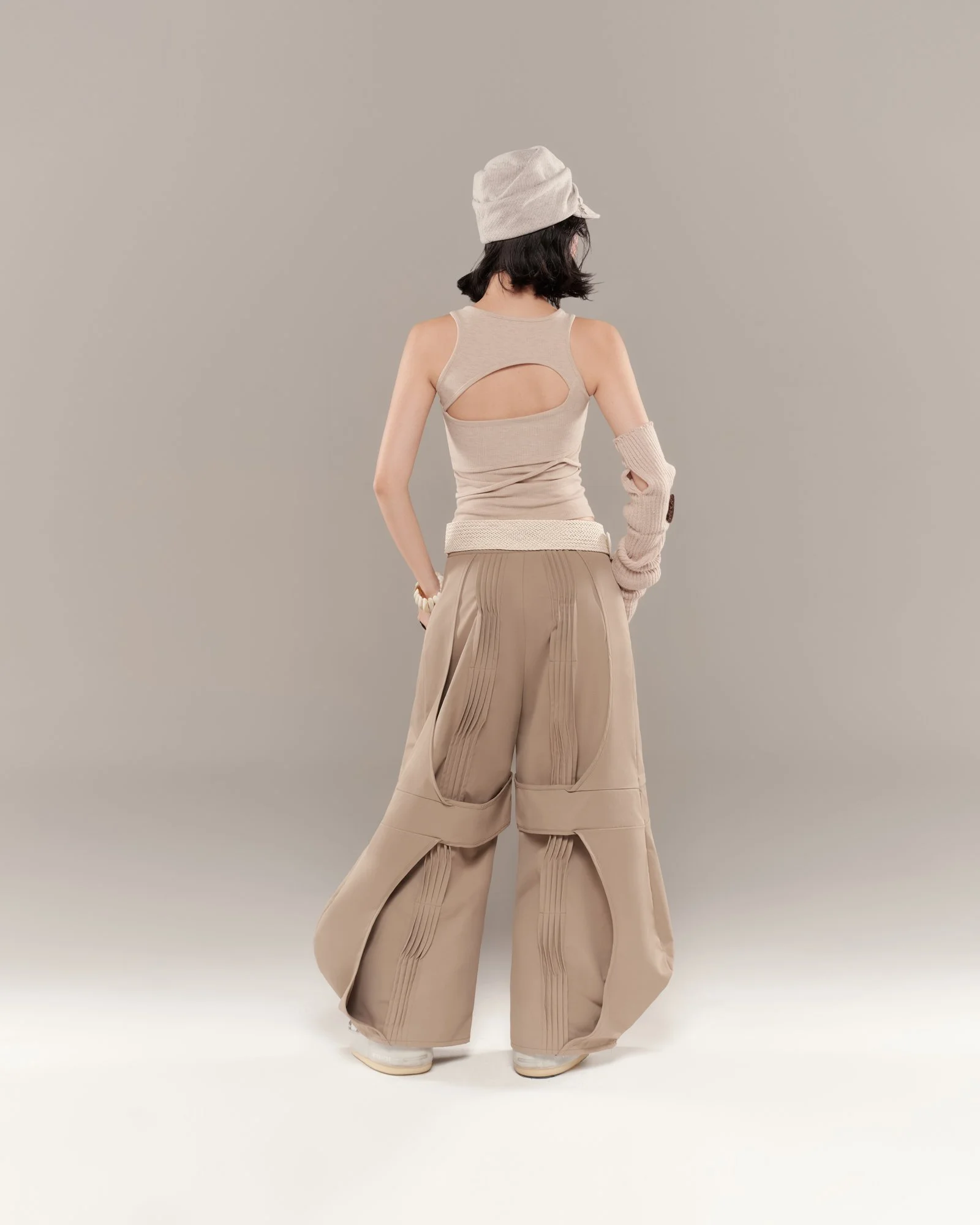 20260109-Conrad sleeveless top (Beige) + Mondary pants (Light brown)(1).jpg