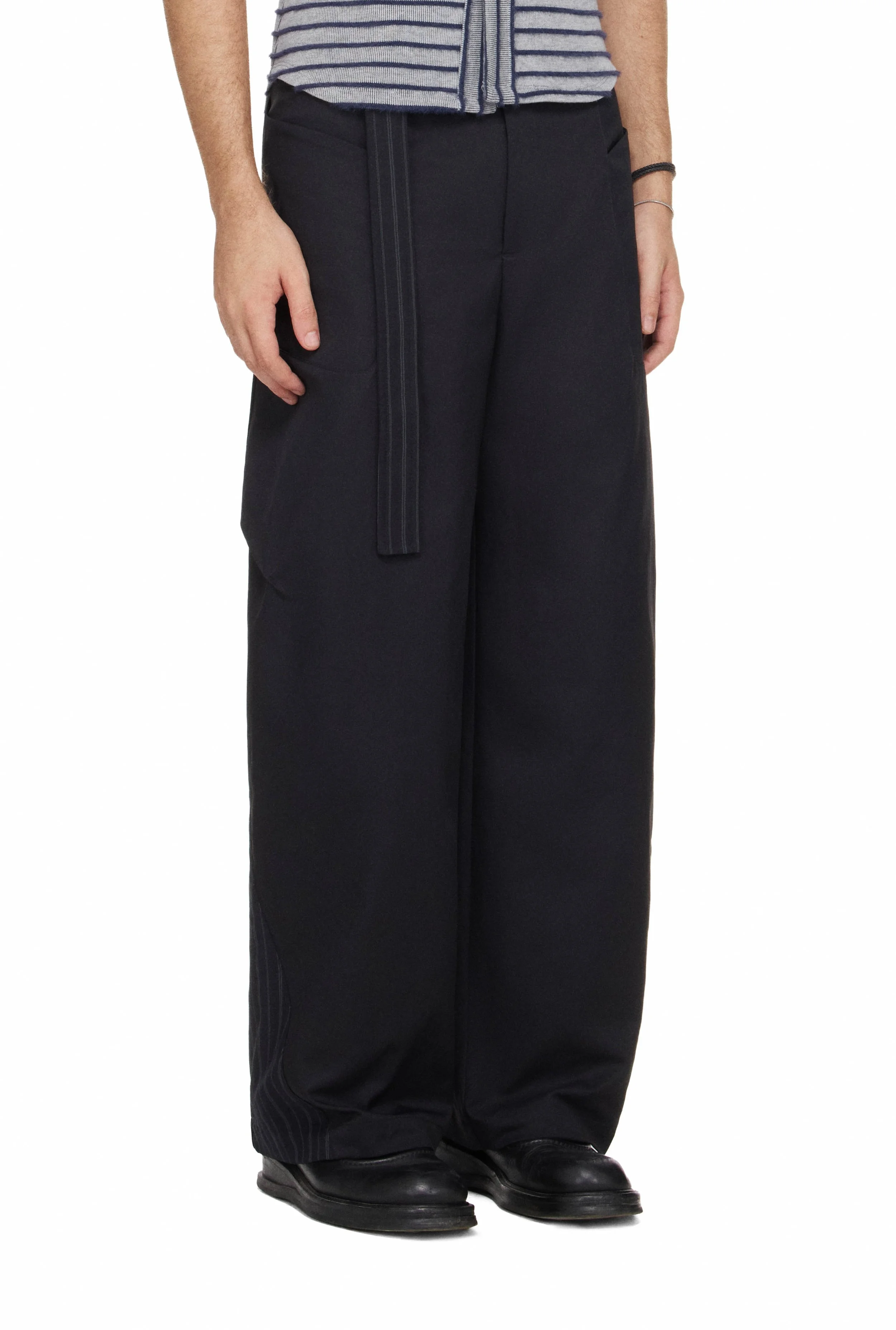 BEUTER-WAIST-STRAP-PLEATED-PANTS-BLACK-2.jpg