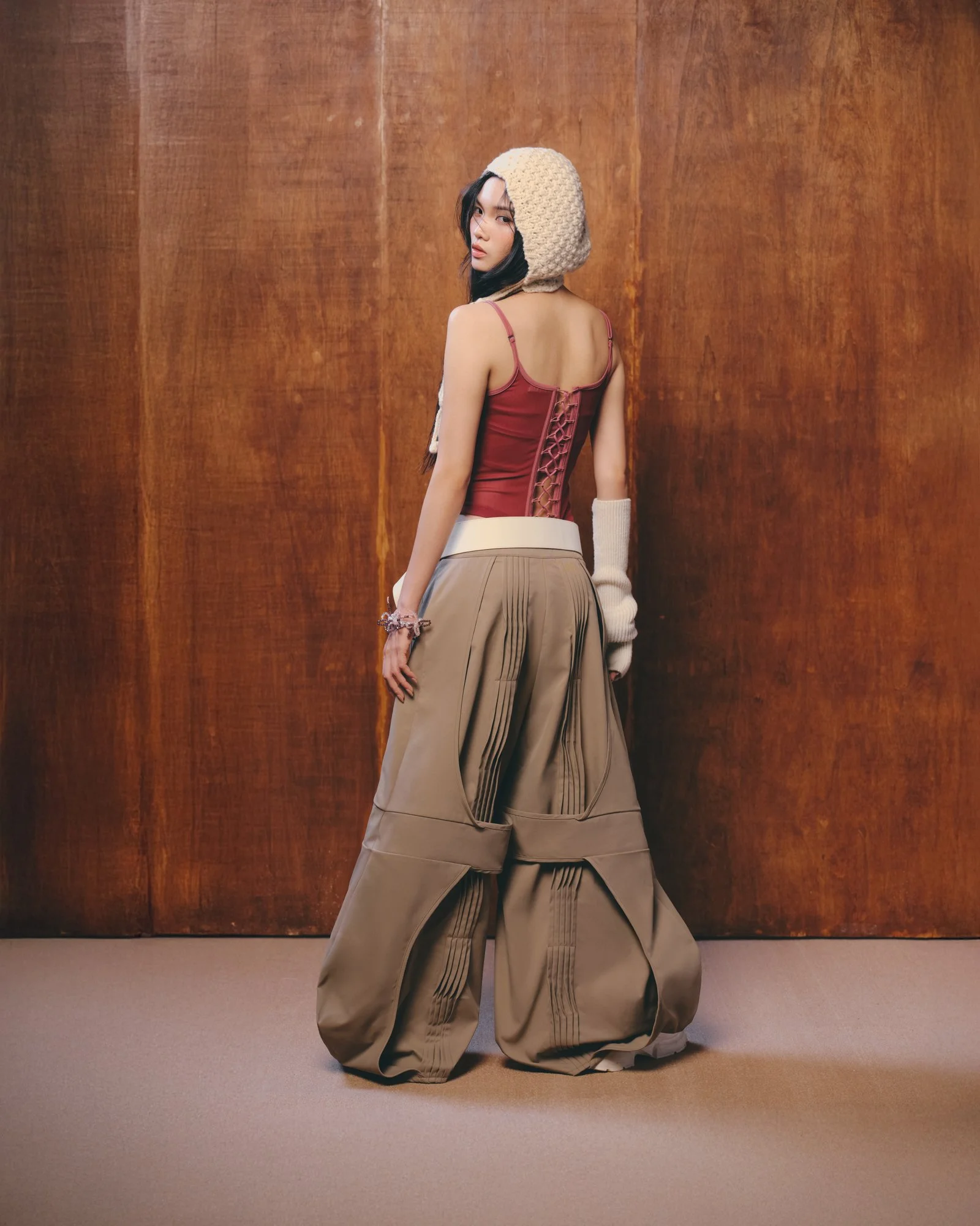 20260406-Melios top (Red) + Mondary pants (Light Brown) 3.jpg
