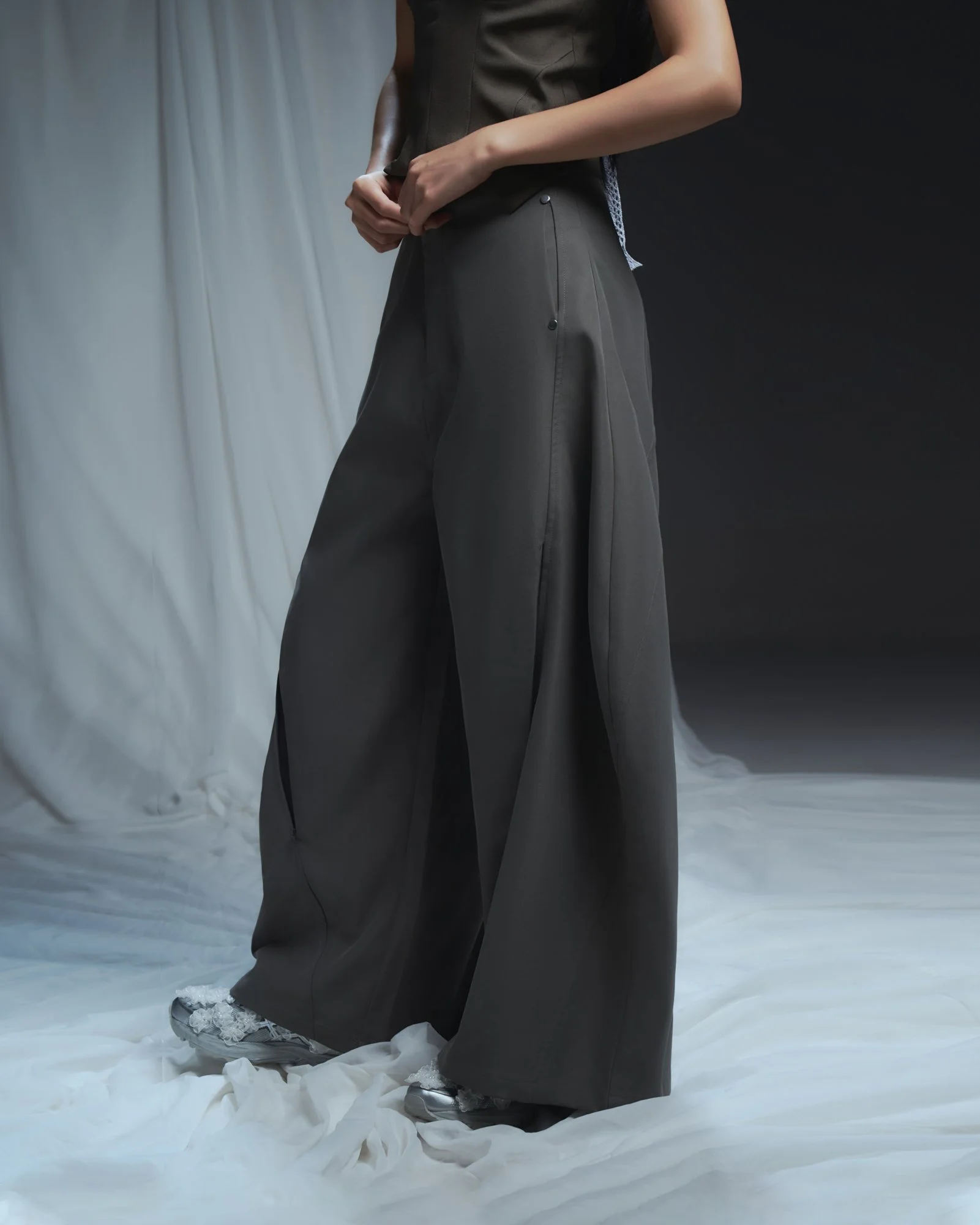 20221106-Ludovic pants (grey) 2.jpg